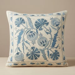 19 "x20" Funda de cojín moderna bordada en seda 100%. Funda de cojín azul hecha a mano