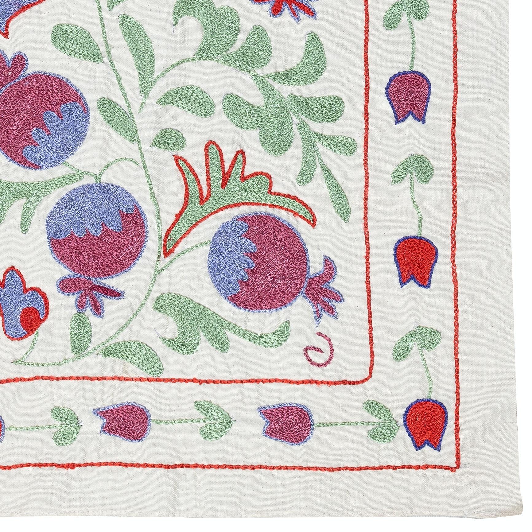 19.x36 in bestickter Wandbehang. Tischtuch aus Baumwolle. Handgefertigter Wandteppich (Bestickt) im Angebot