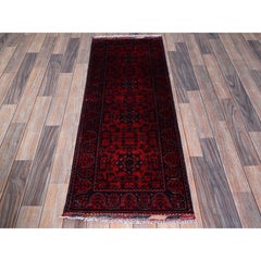 1'9 "x4'9" Rubinroter Afghanischer Khamyab Geometrisches Design Handgeknüpfter Wollteppich Läufer