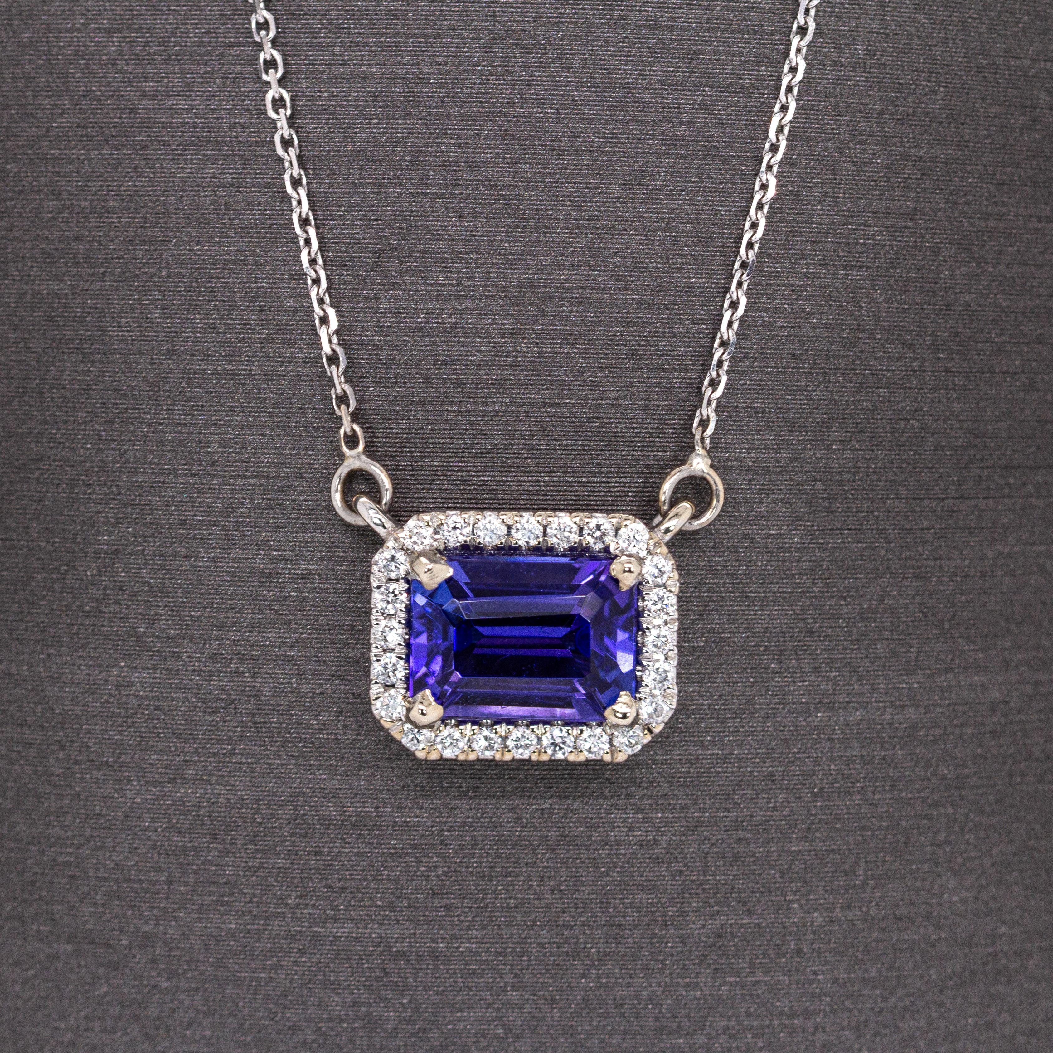 Contemporain Collier de 1ct AAA Tanzanite avec halo de diamant Nature en or blanc 14K  EM 7x5mm en vente