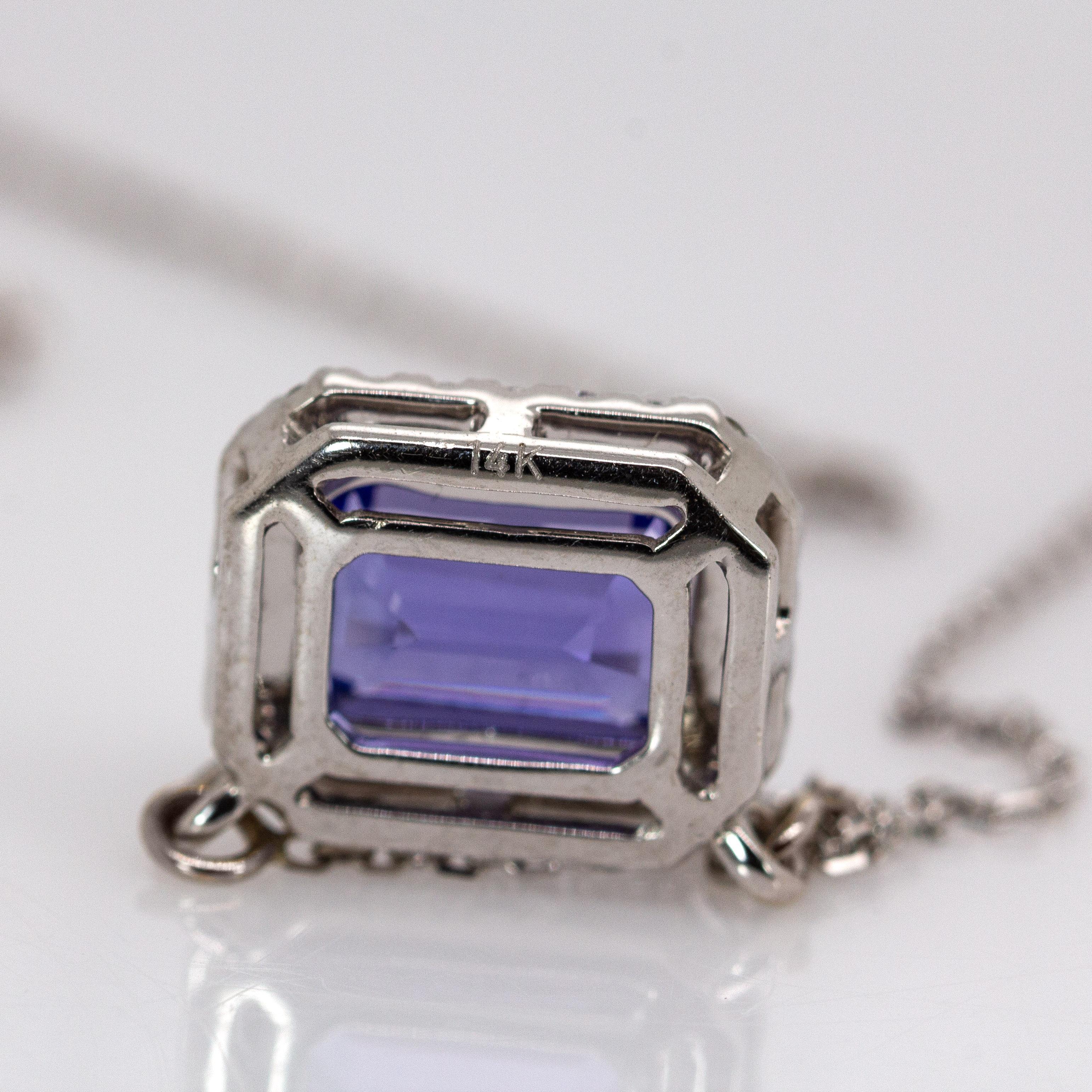 Collier de 1ct AAA Tanzanite avec halo de diamant Nature en or blanc 14K  EM 7x5mm en vente 2