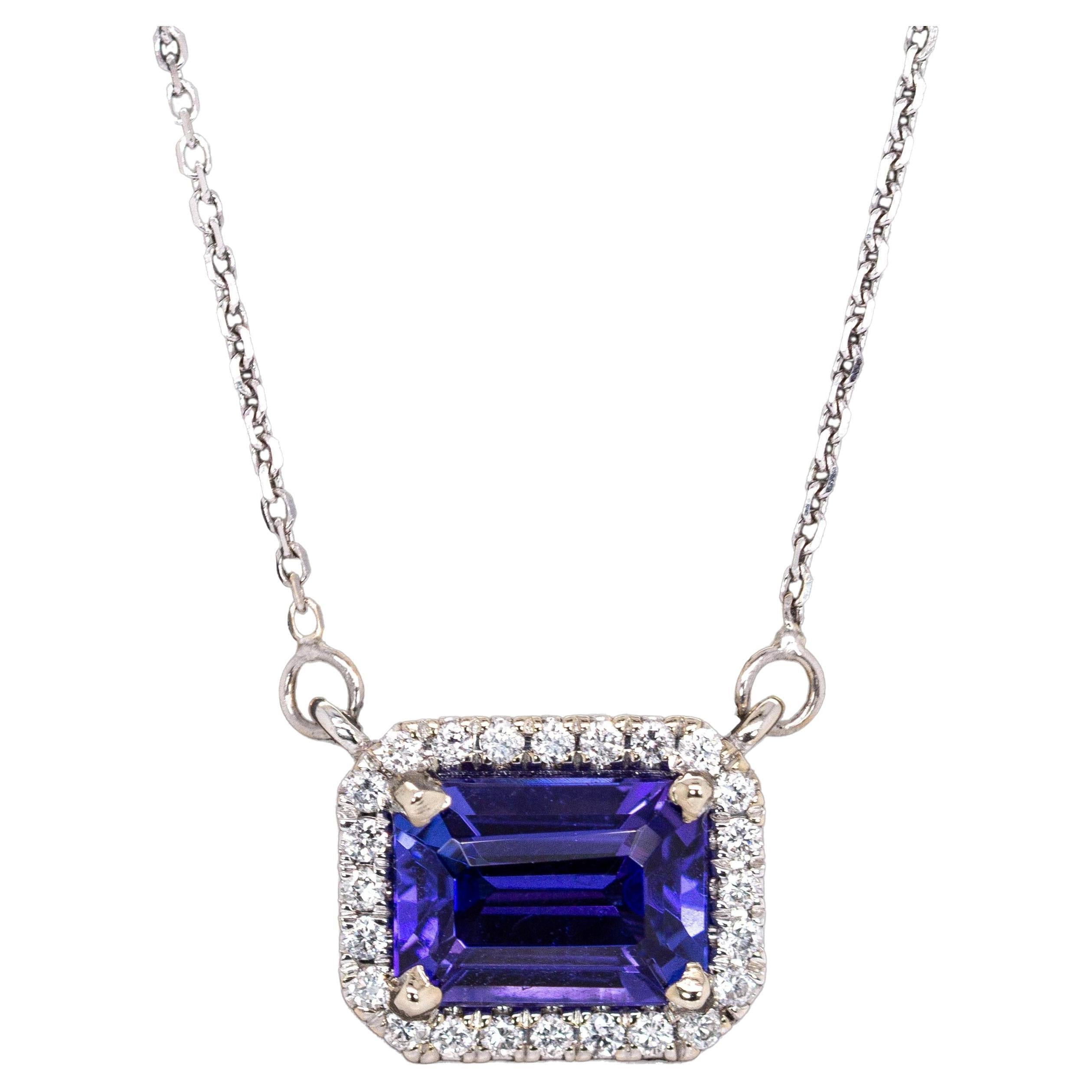 Collier de 1ct AAA Tanzanite avec halo de diamant Nature en or blanc 14K  EM 7x5mm en vente