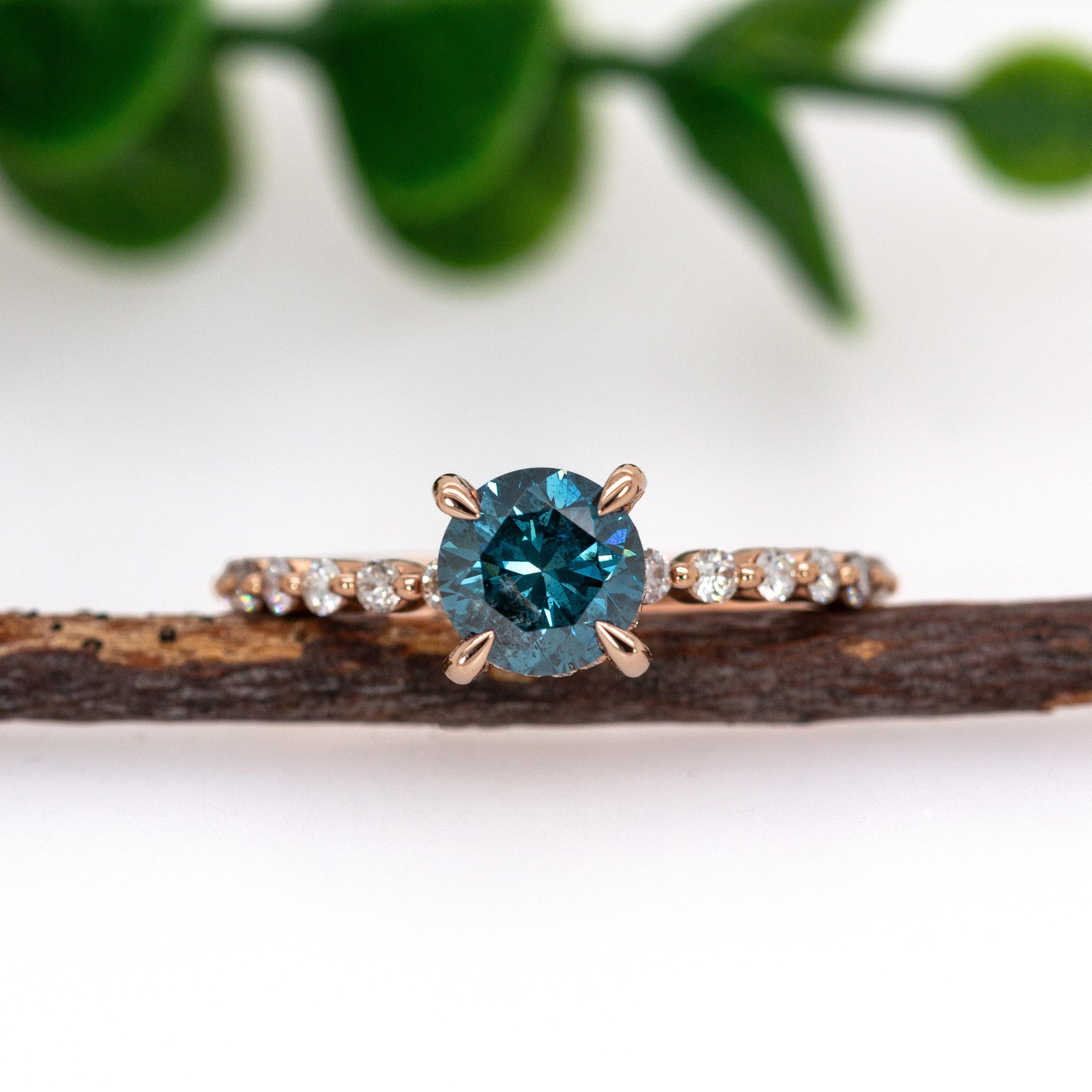 1ct Blauer Diamant Verlobungsring mit natürlichen Diamanten Akzente in 14K Rose Gold (Zeitgenössisch) im Angebot