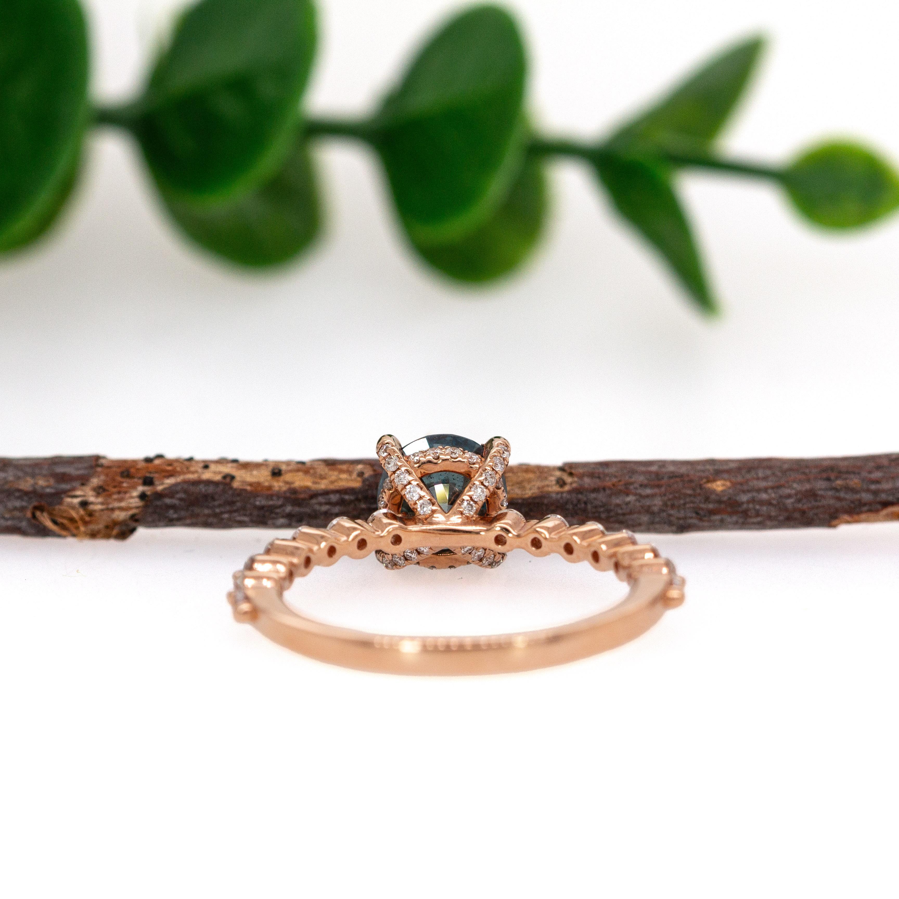 1ct Blauer Diamant Verlobungsring mit natürlichen Diamanten Akzente in 14K Rose Gold (Rundschliff) im Angebot