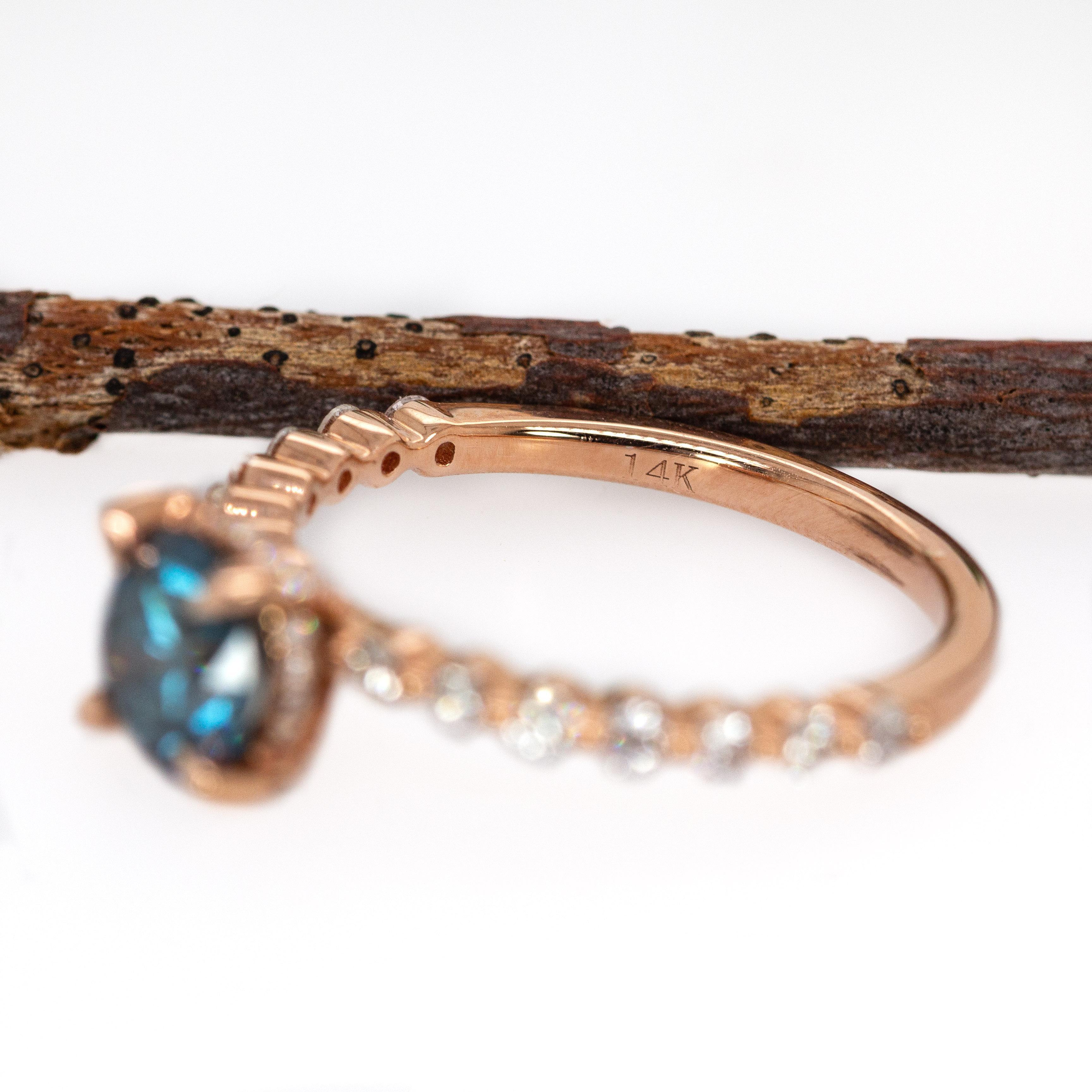1ct Blauer Diamant Verlobungsring mit natürlichen Diamanten Akzente in 14K Rose Gold Damen im Angebot
