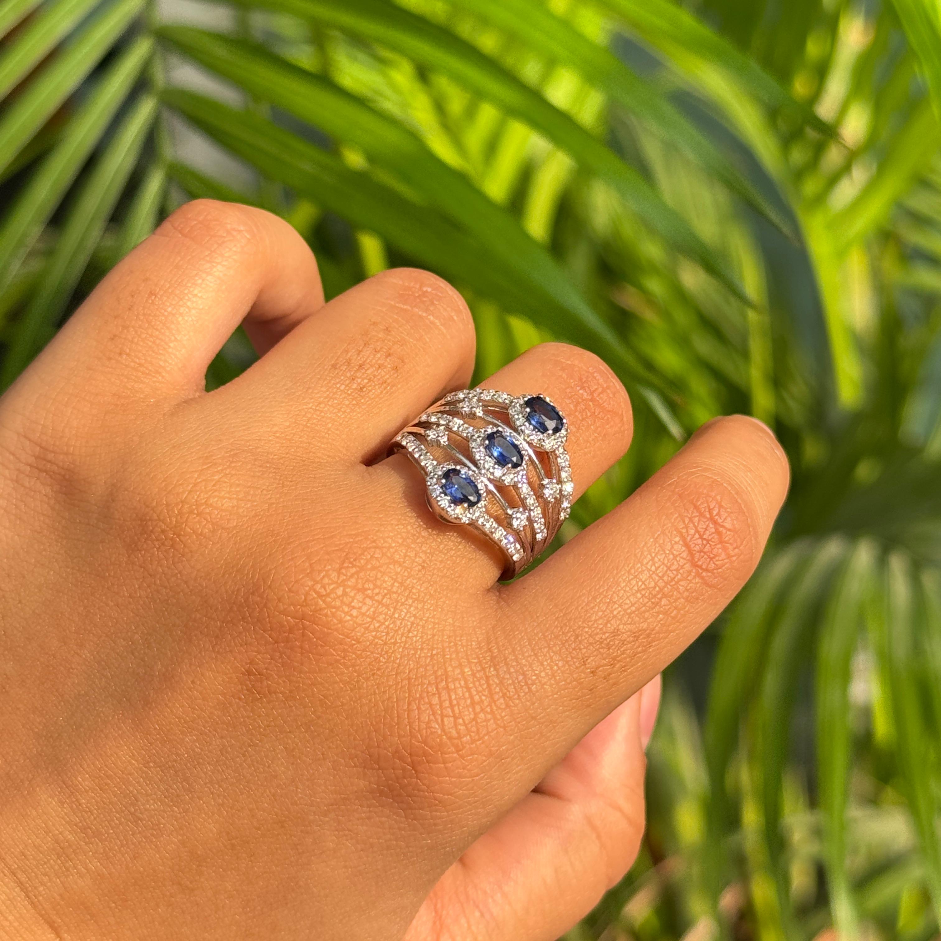 Im Angebot: 1Kt Blauer Saphir & Diamant Multi-Band Cocktail Ring in 14K Weißgold Schmuck () 4