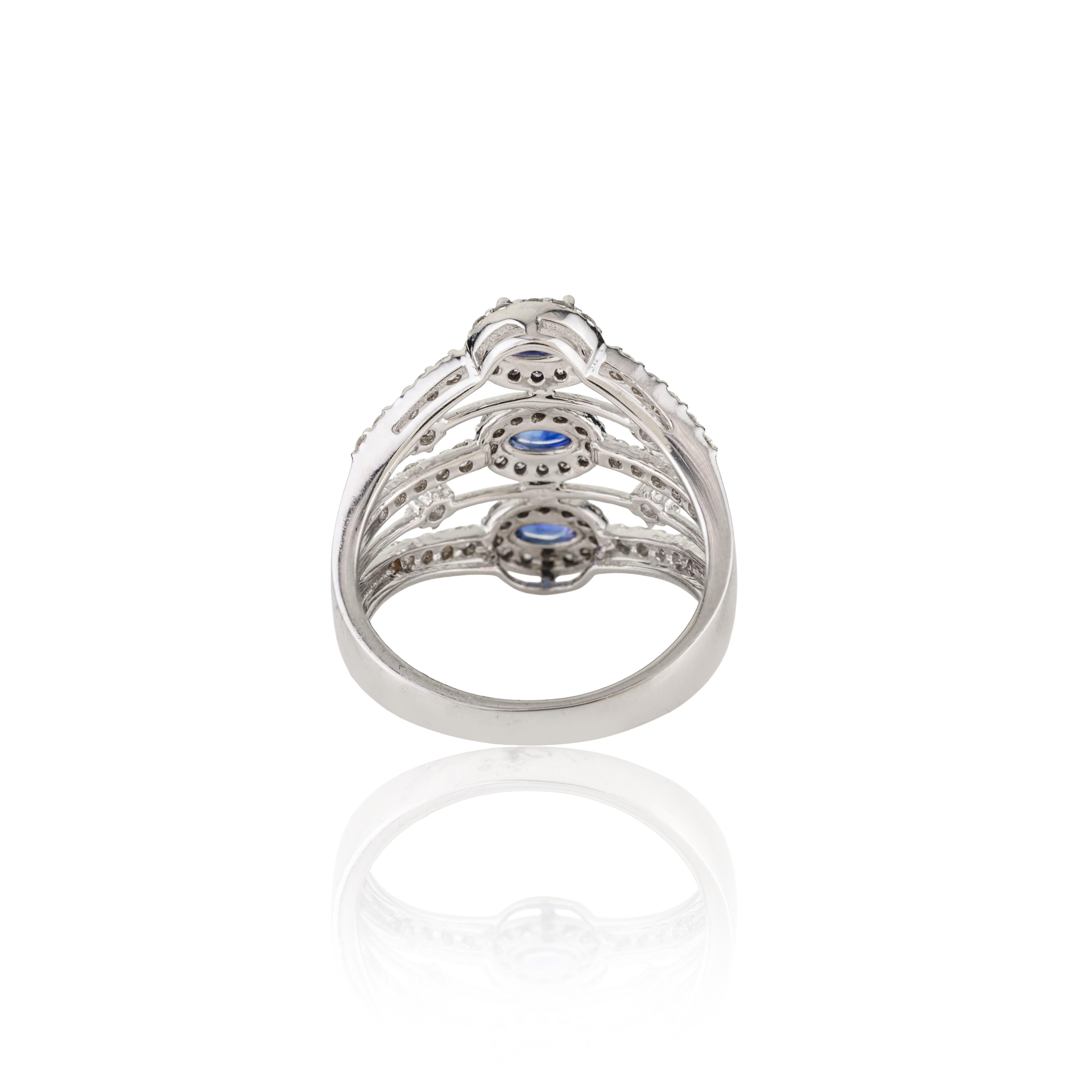 Im Angebot: 1Kt Blauer Saphir & Diamant Multi-Band Cocktail Ring in 14K Weißgold Schmuck () 7