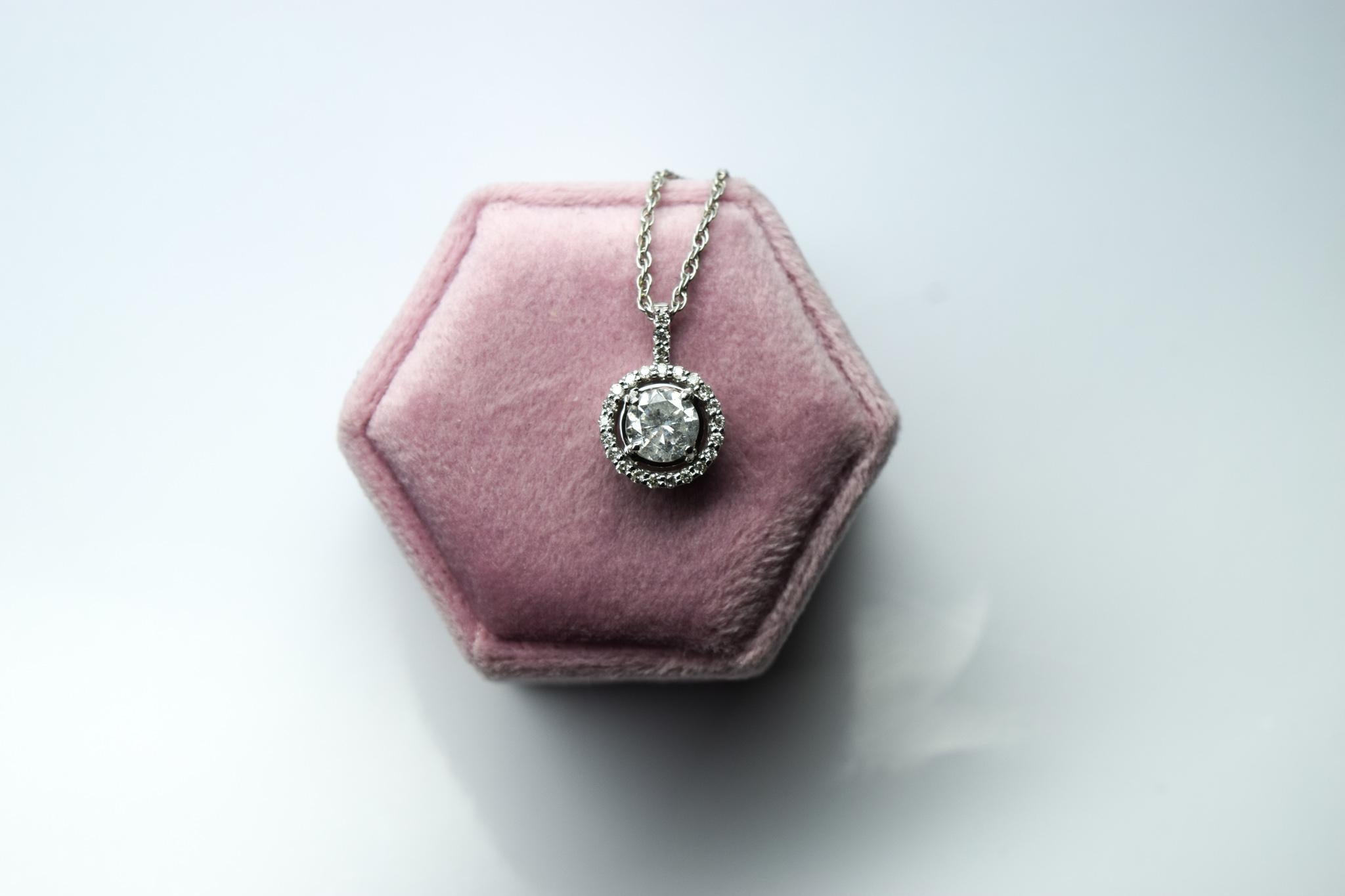 Round Cut 1ct Center Diamond pendant necklace 14KT gold halo diamond necklace For Sale