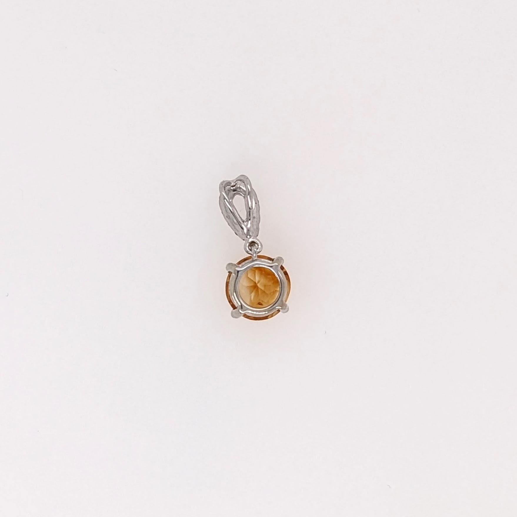 Ce magnifique pendentif est orné d'une citrine ronde de 1,18 carat et d'un diamant naturel, le tout serti dans de l'or massif 14K. Ce pendentif peut être un joli cadeau de pierre de naissance de novembre pour vos proches ! 

Spécifications

Type