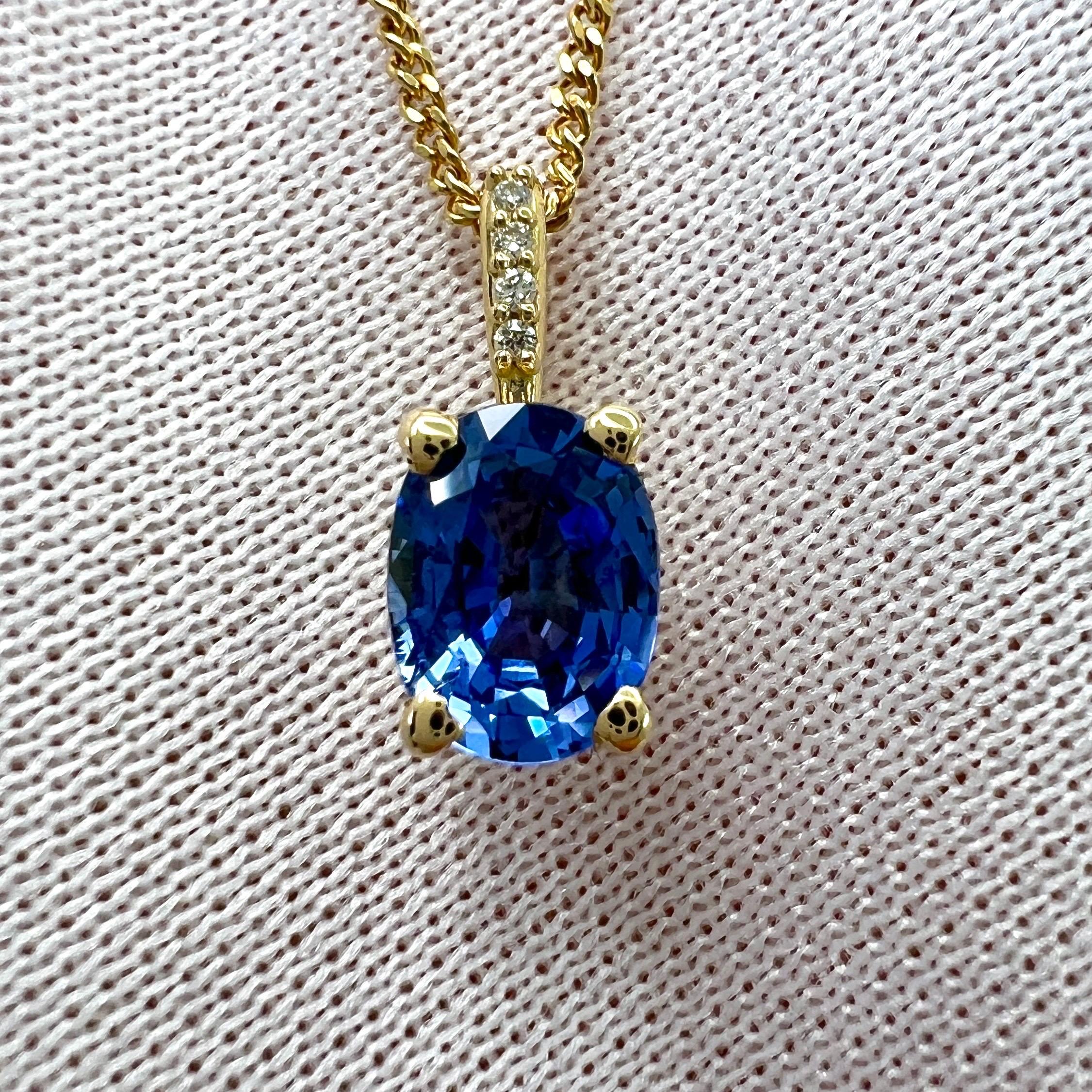 1ct Cornflower Blue Ceylon Sapphire 18k Yellow Gold Diamond Hidden Halo Pendant In New Condition For Sale In Birmingham, GB