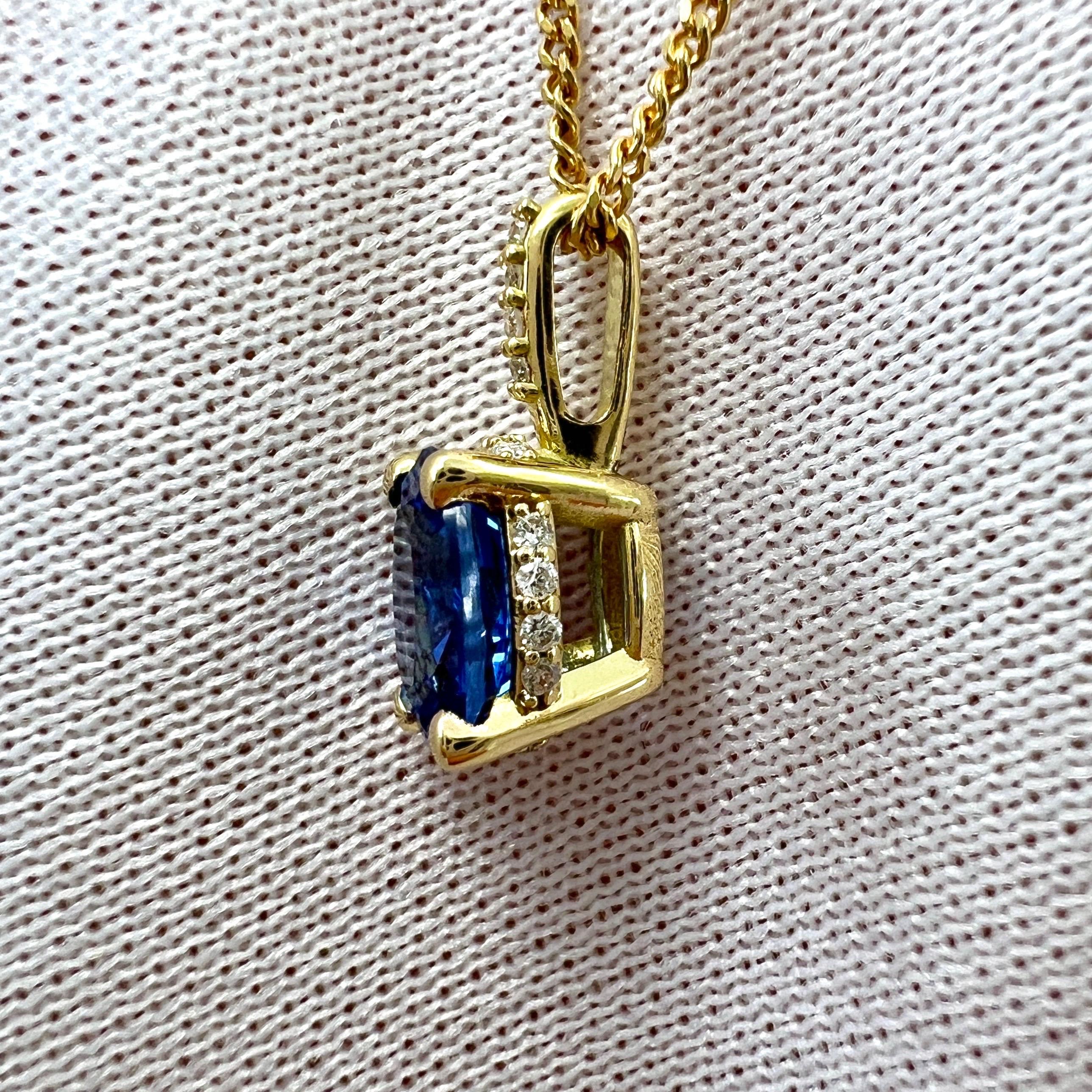 1ct Cornflower Blue Ceylon Sapphire 18k Yellow Gold Diamond Hidden Halo Pendant en vente 2