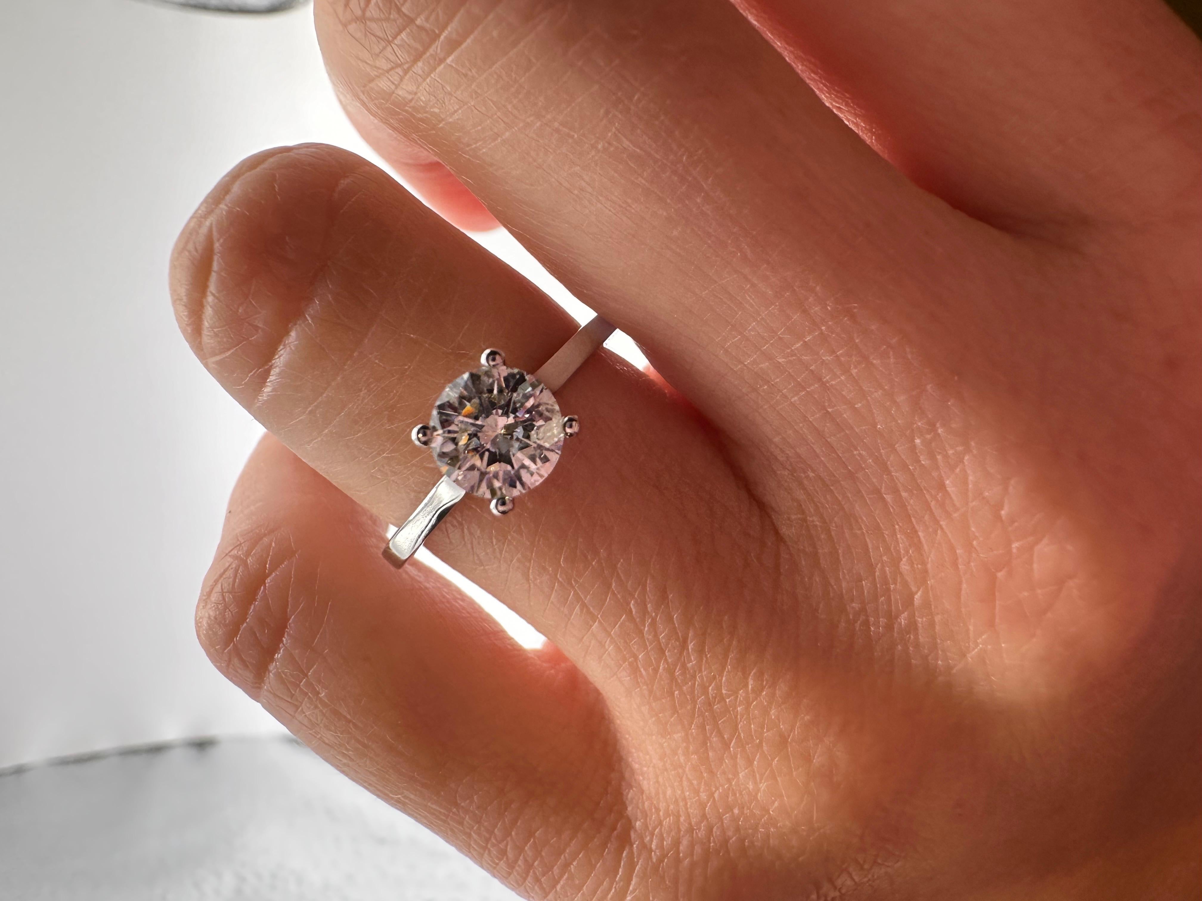 Taille ronde 1ct Bague de fiançailles en diamant 14KT or blanc bague classique minimale en diamant en vente