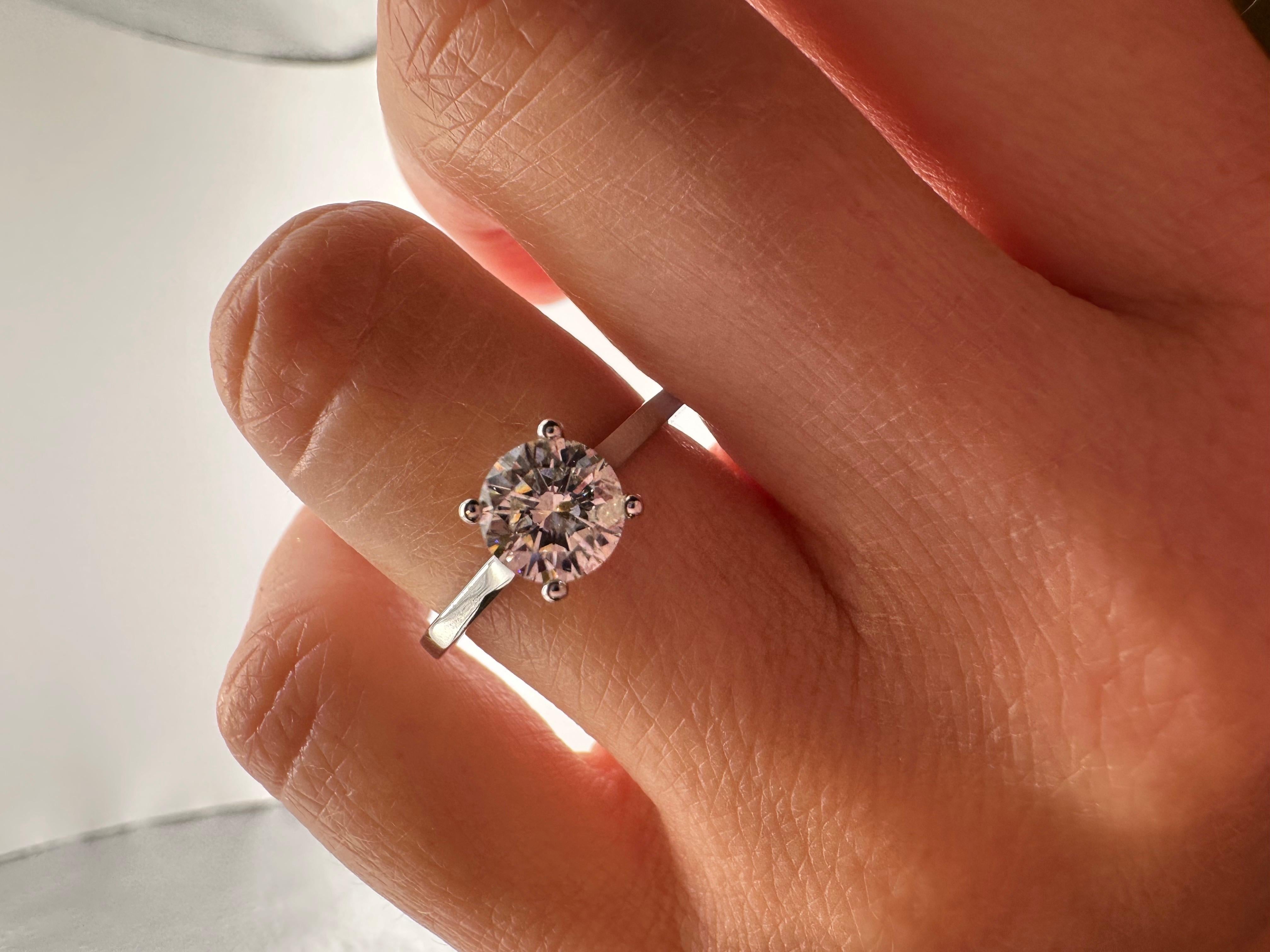 Women's or Men's 1ct Diamond engagement ring 14KT white gold minimal classical diamond ring For Sale