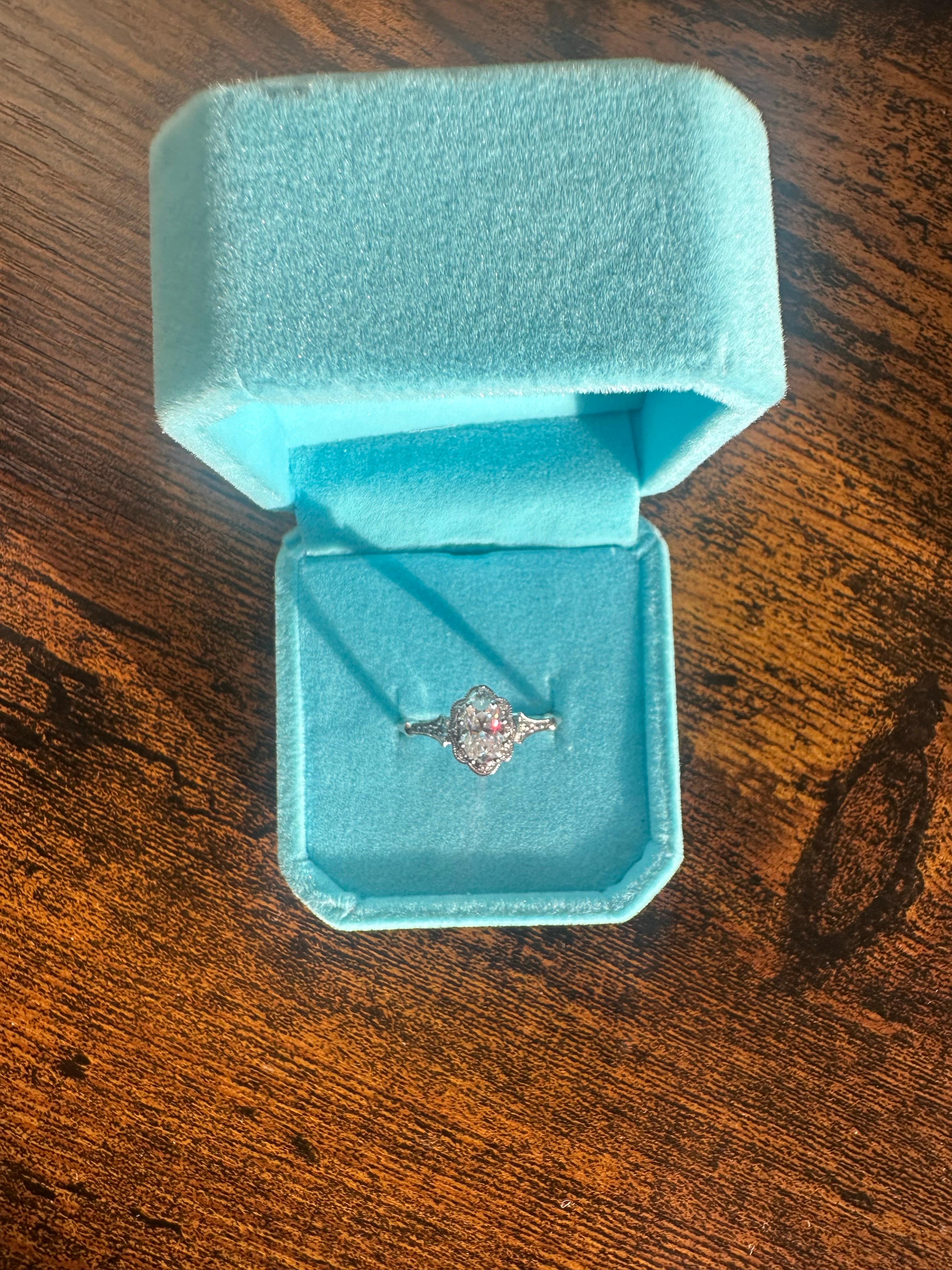 1ct Diamond engagement ring Victorian style ring platinum In New Condition For Sale In Boca Raton, FL