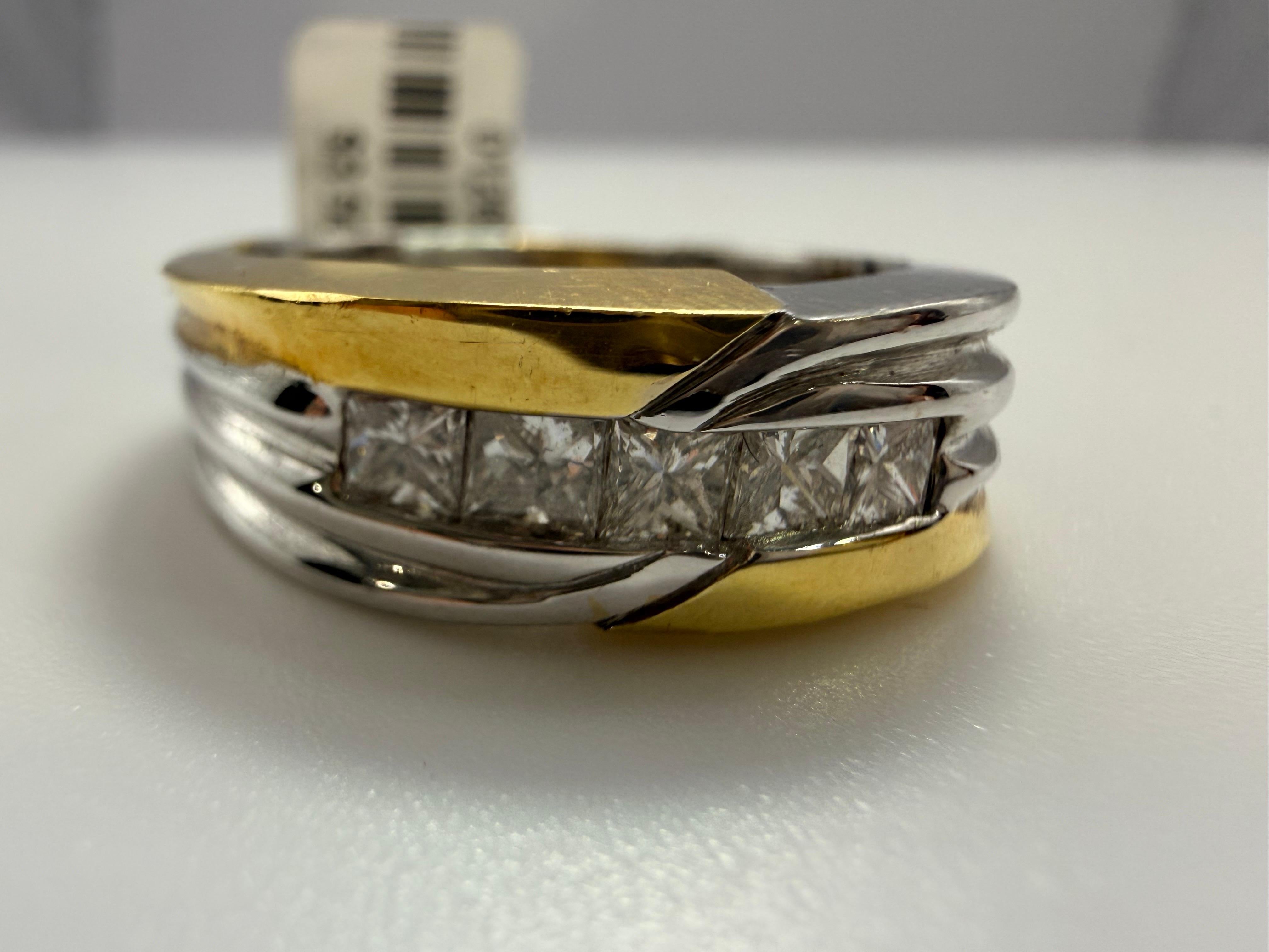 Superbe bague à deux tons en or 18KT avec 1 carat de diamants. Les diamants sont de pureté VS-SI et de couleur G-H.
 taille 9.

**Tous les articles quittent nos locaux avec un certificat au nom de l'acheteur, politique de l'entreprise ! Cela