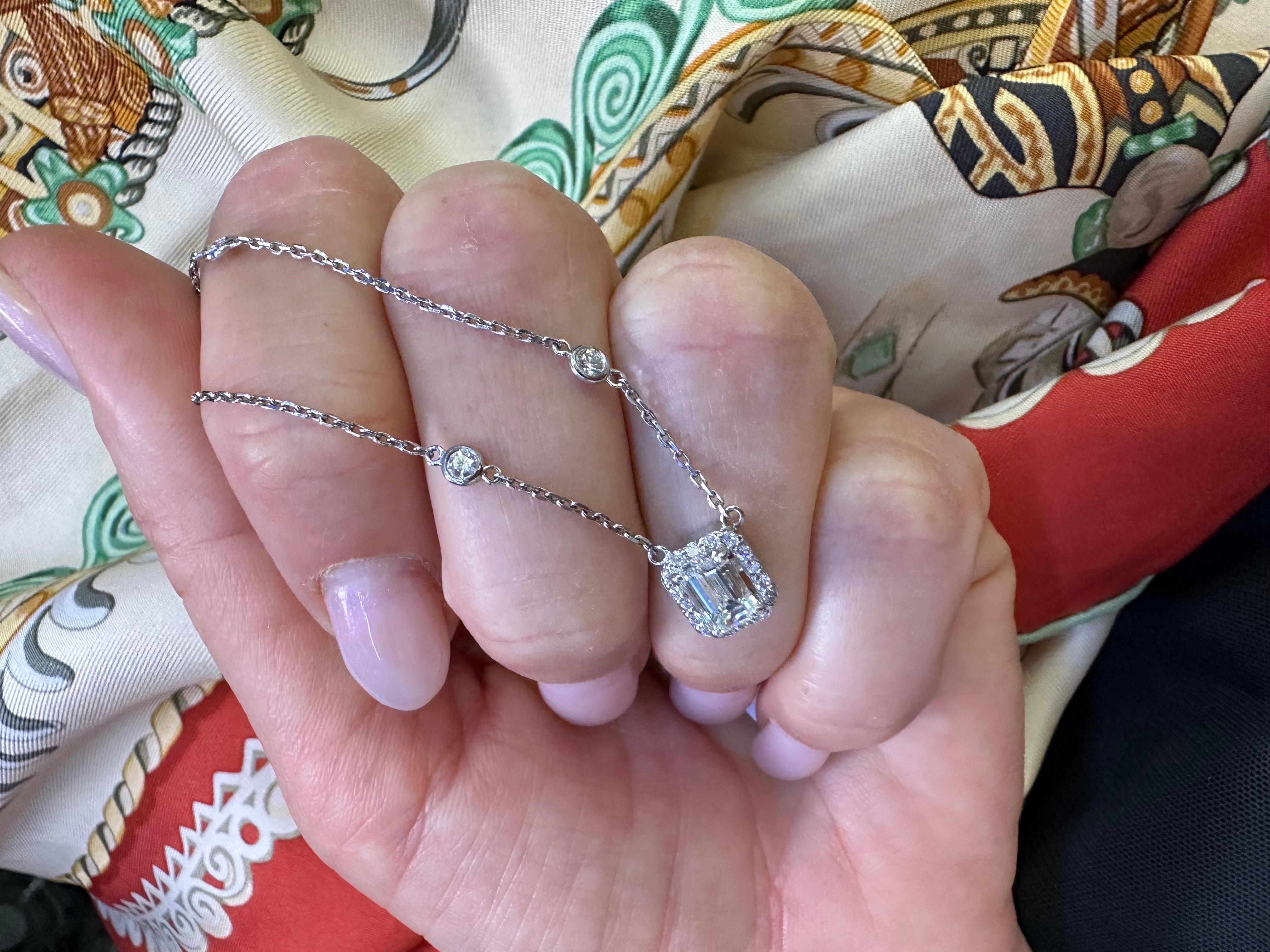 1ct Emerald diamond pendant necklace 14KT For Sale 2