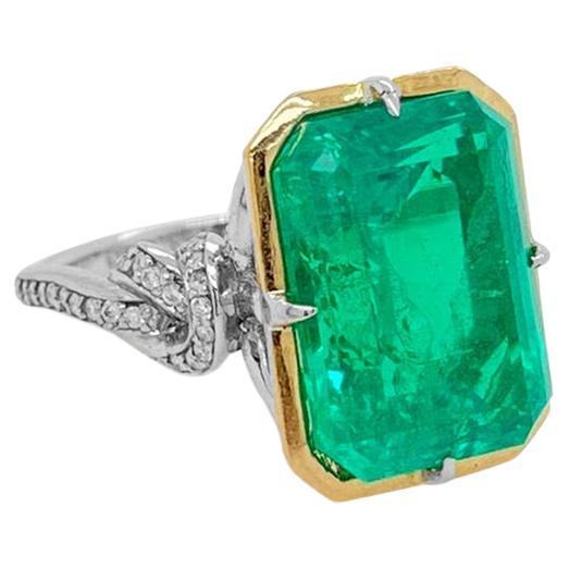 *Custom design to order * 

 Our showstopper natural Emerald 