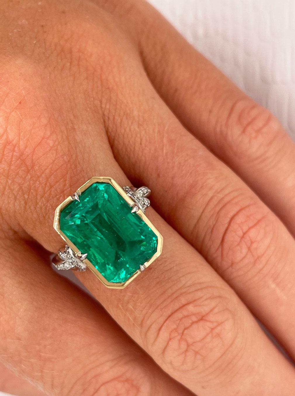 Artist 1ct Emerald in Forget Me Knot Style Ring For Sale