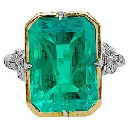 1ct Emerald in Forget Me Knot Style Ring