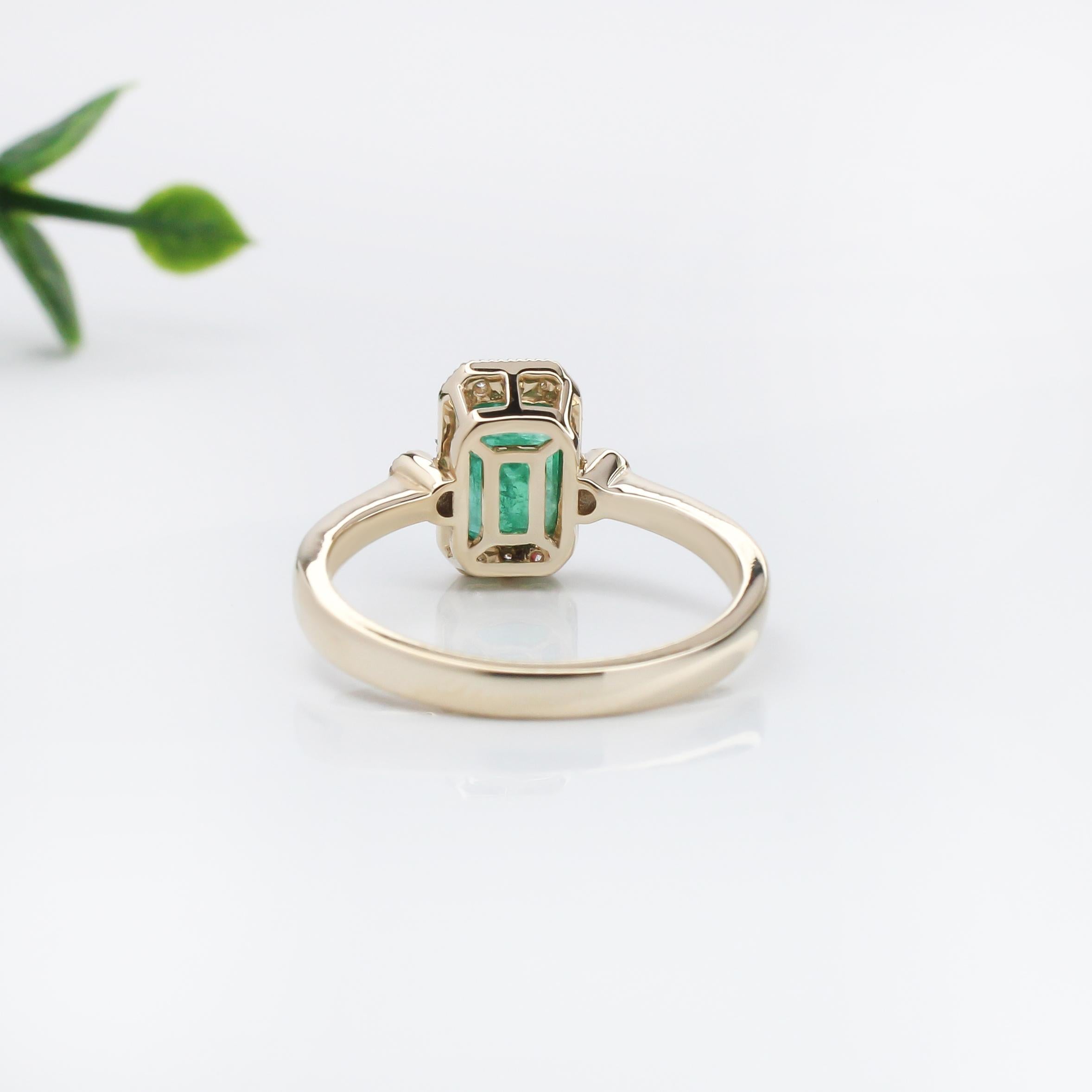 Modern 1ct Emerald Ring w Earth Mined Diamonds in Solid 14K Yellow Gold EM 7x5mm For Sale
