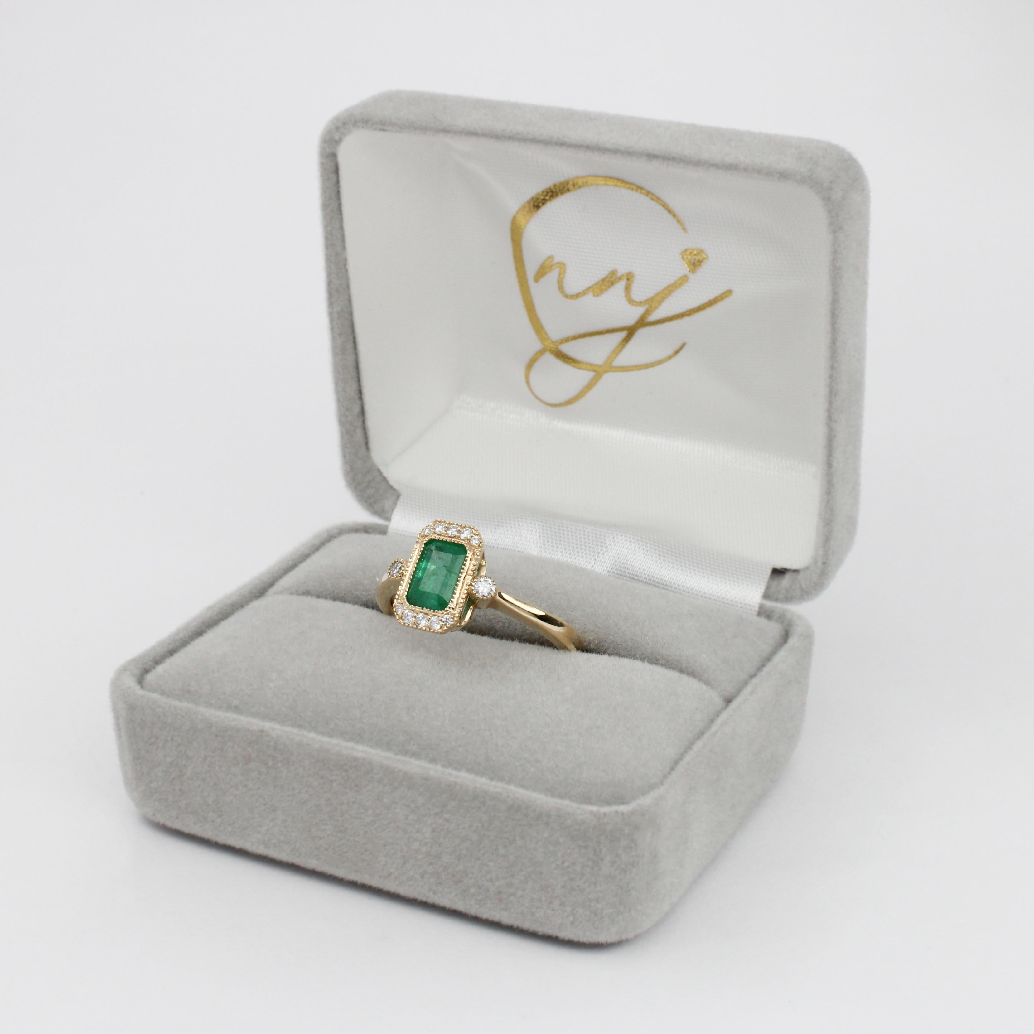 Women's 1ct Emerald Ring w Earth Mined Diamonds in Solid 14K Yellow Gold EM 7x5mm For Sale