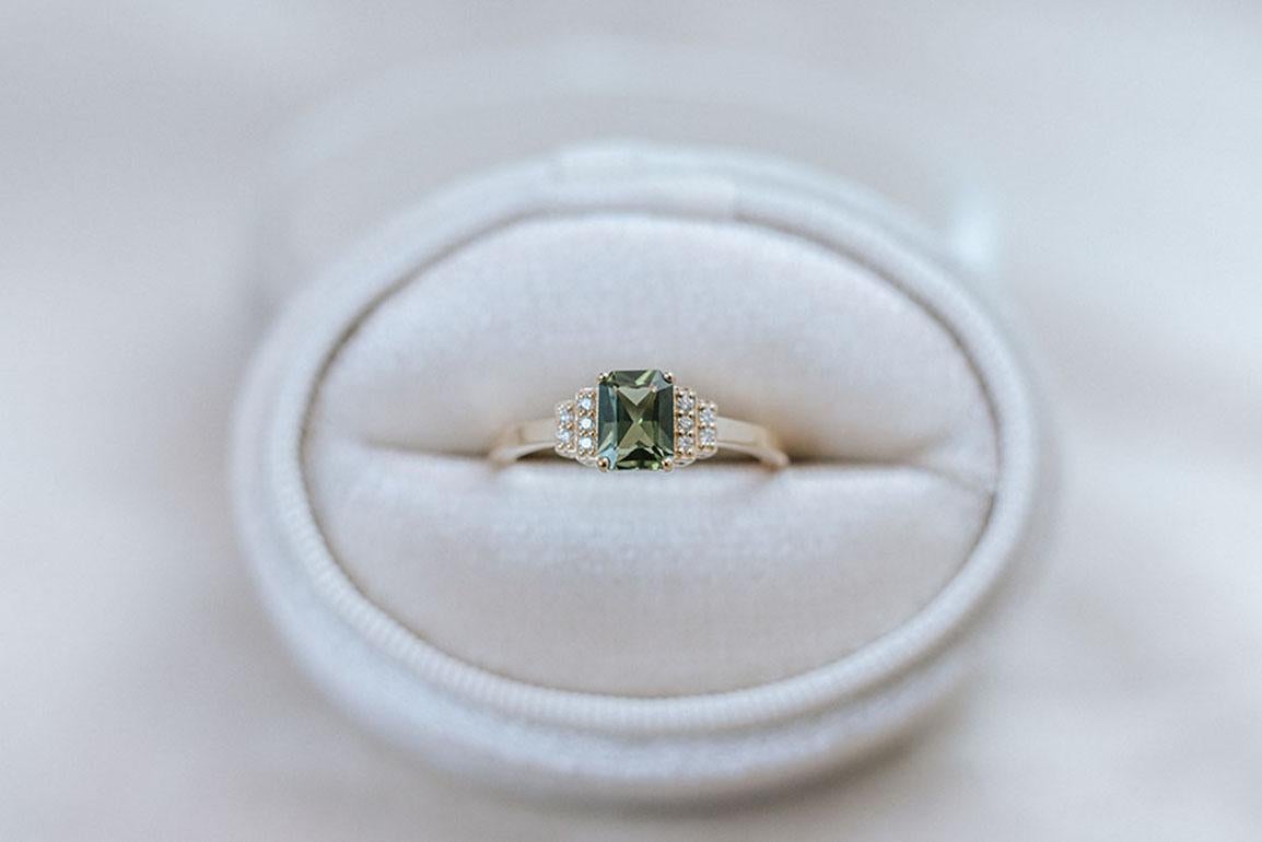 For Sale:  1ct green sapphire and diamonds ring 4