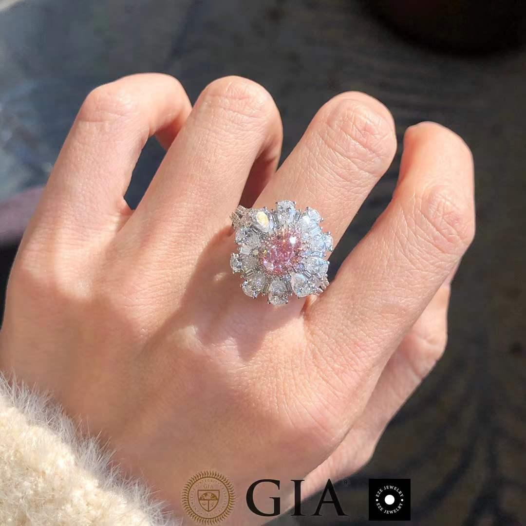 En vente :  Bague en or blanc 18k avec diamant rose clair de 1ct et halo de diamant de 2,80ct 9