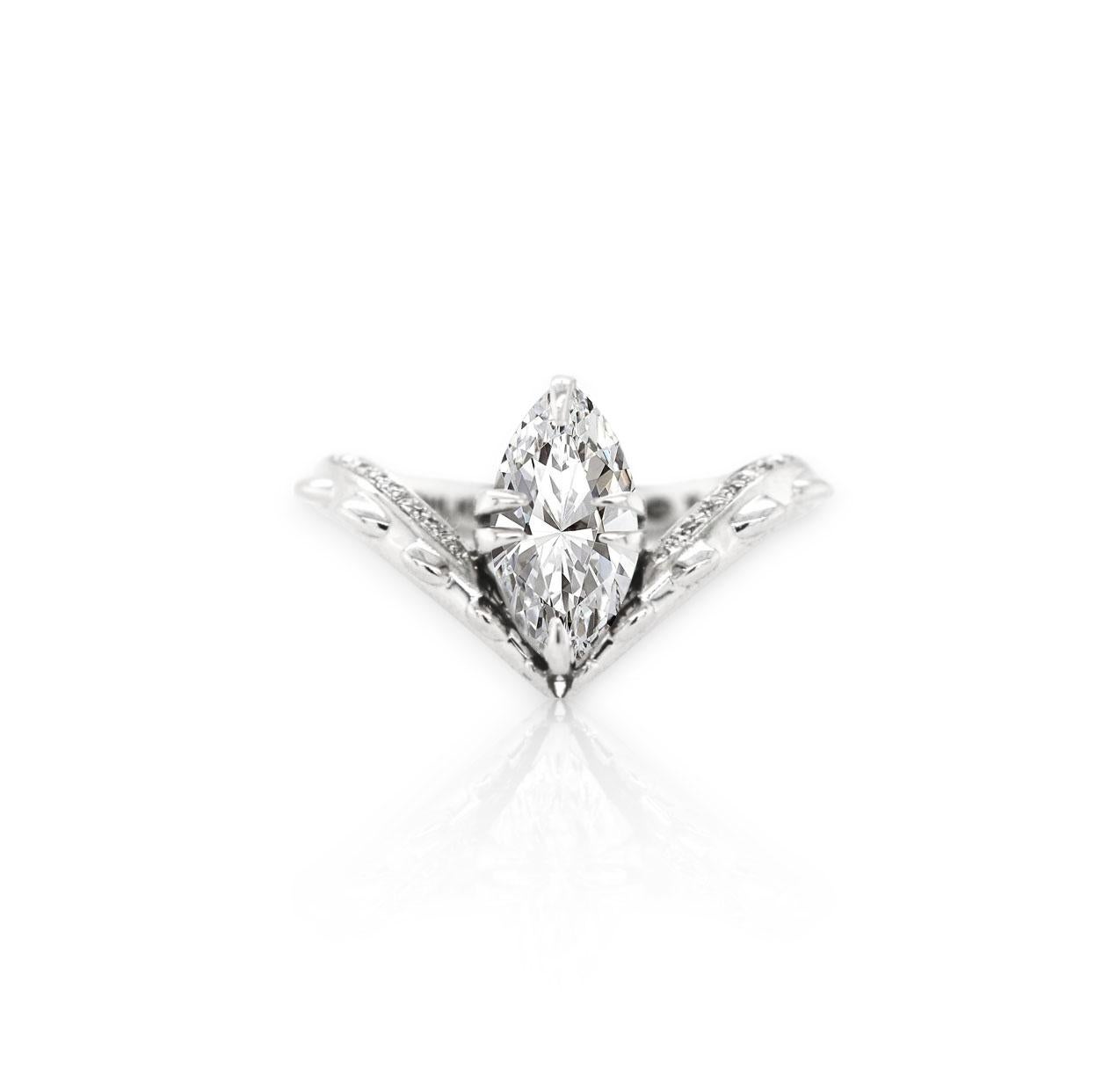 Im Angebot: 1ct Marquis Cut Diamond Croc Tail Deep V Set in 18ct Weißgold () 2