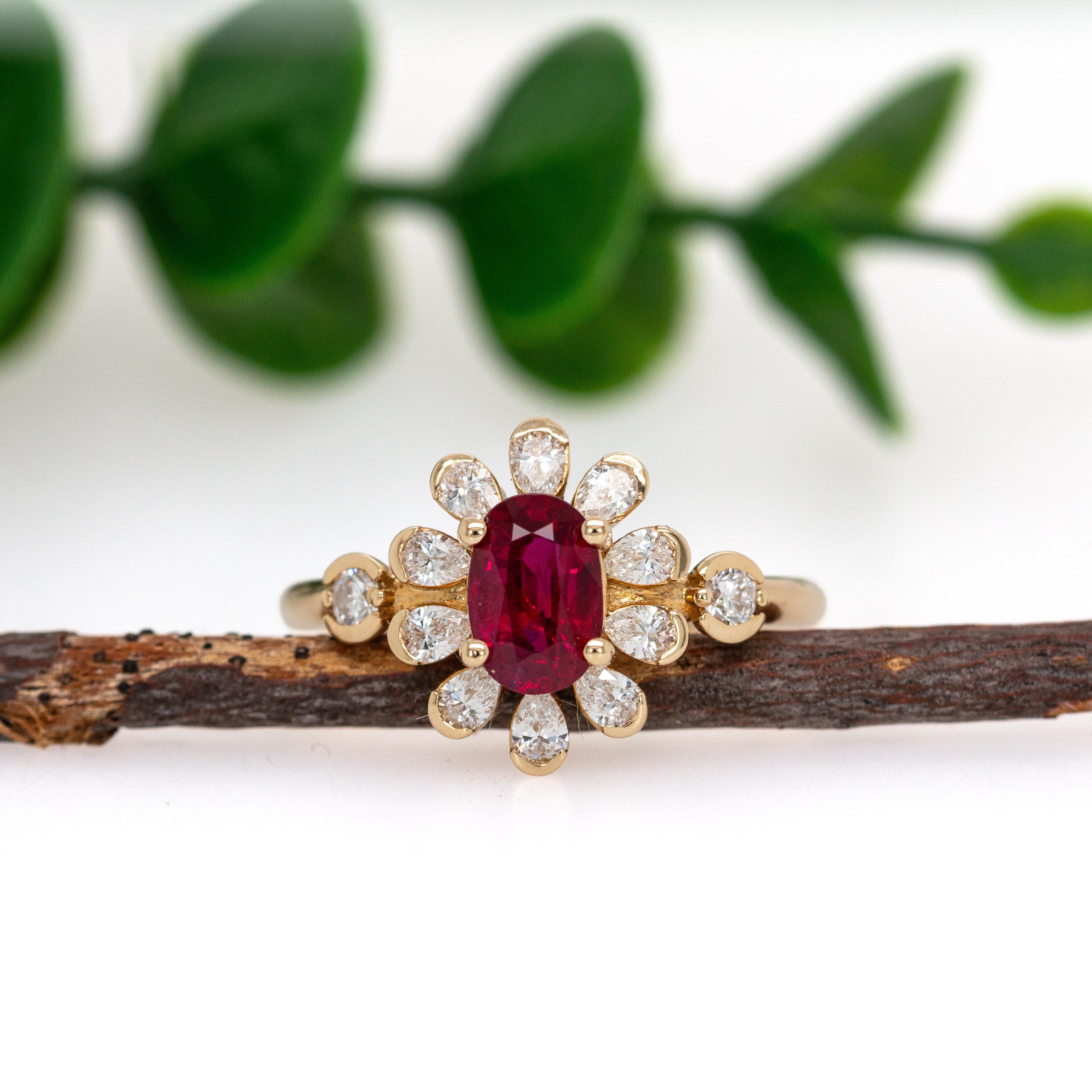 Romantico Anello floreale con rubino del Mozambico e diamante estratto dalla terra, 1ct, in oro massiccio 14K in vendita
