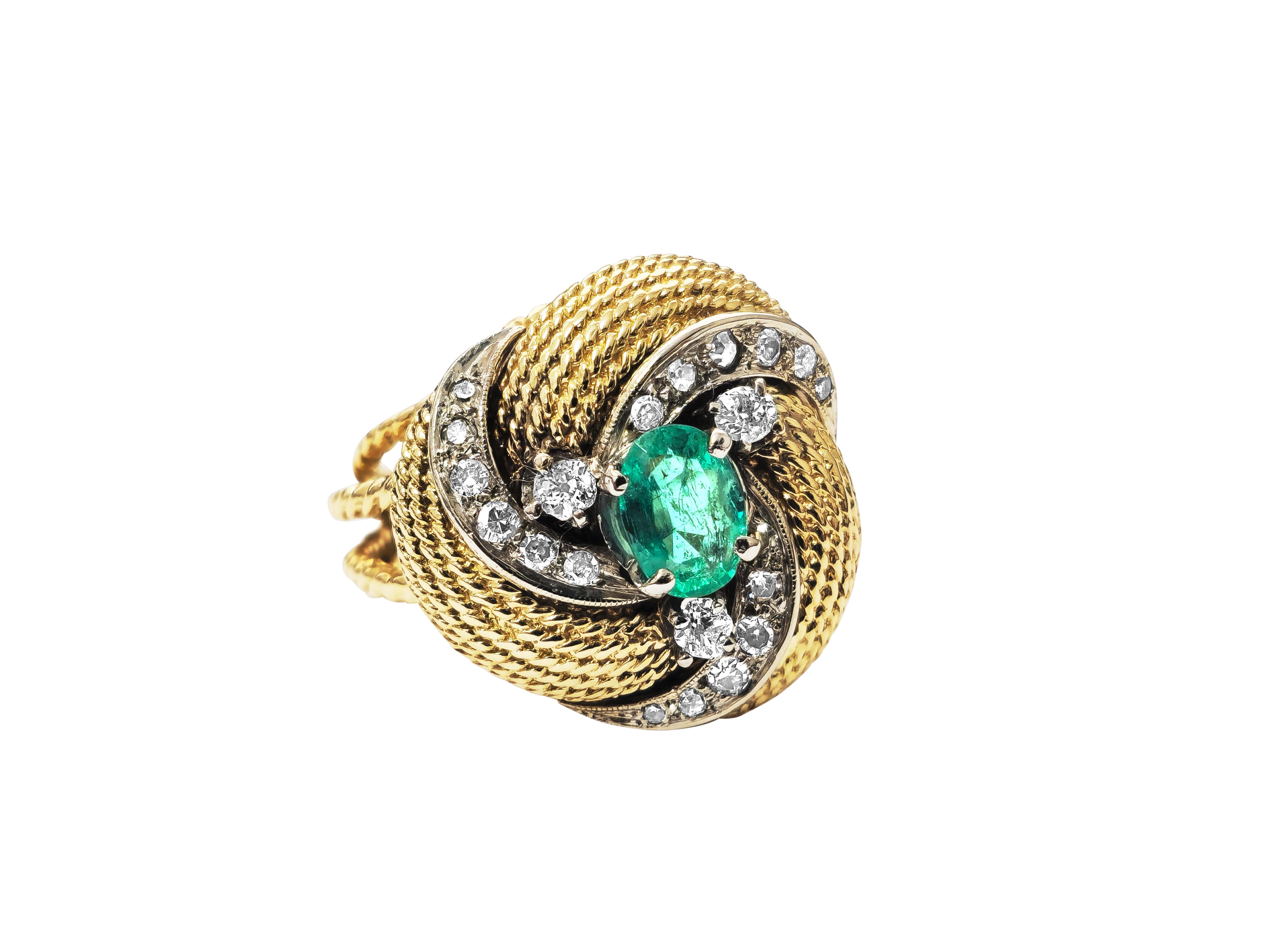 Discover the allure of Colombian natural emeralds in this stunning piece, showcasing exquisite craftsmanship and vibrant color. This ring is an ideal choice for those seeking timeless elegance and exceptional quality in their jewelry