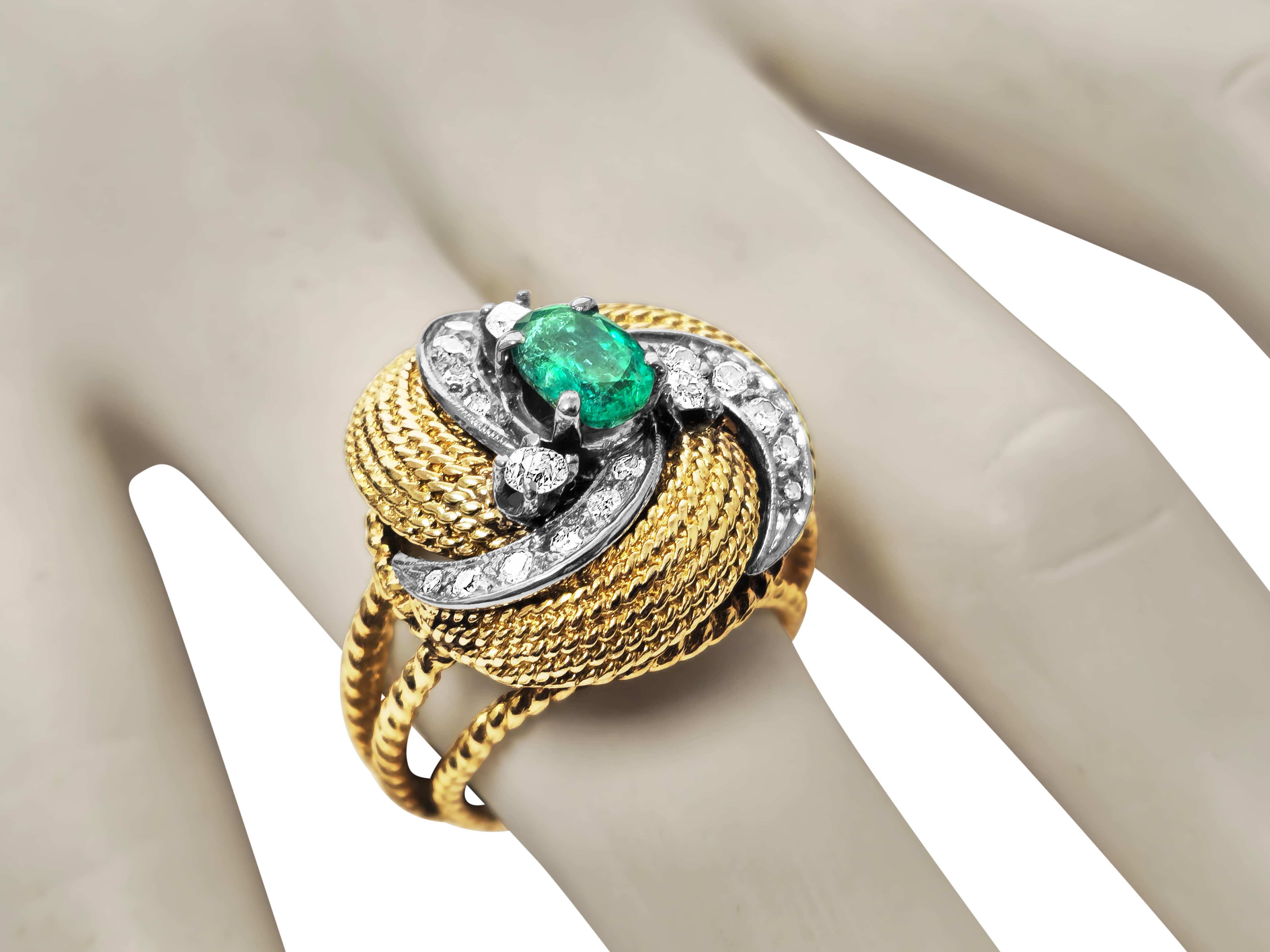 1ct Natural Colombian Emerald & Diamond Ring in 18K Gold In Excellent Condition For Sale In Miami, FL