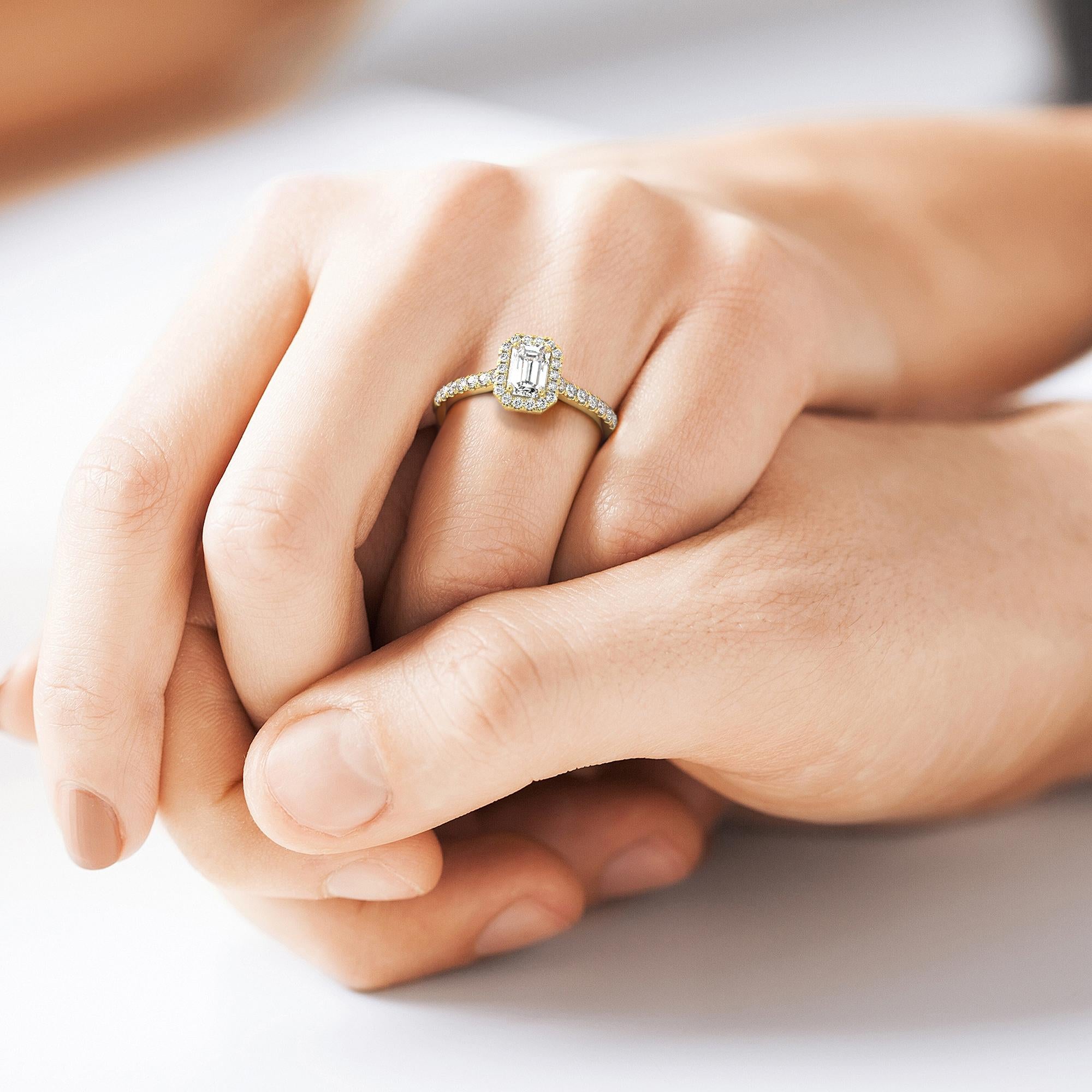 Bague halo en forme d'émeraude, design parfait, diamant naturel de 1 carat, couleur G-H, pureté SI Pour femmes en vente