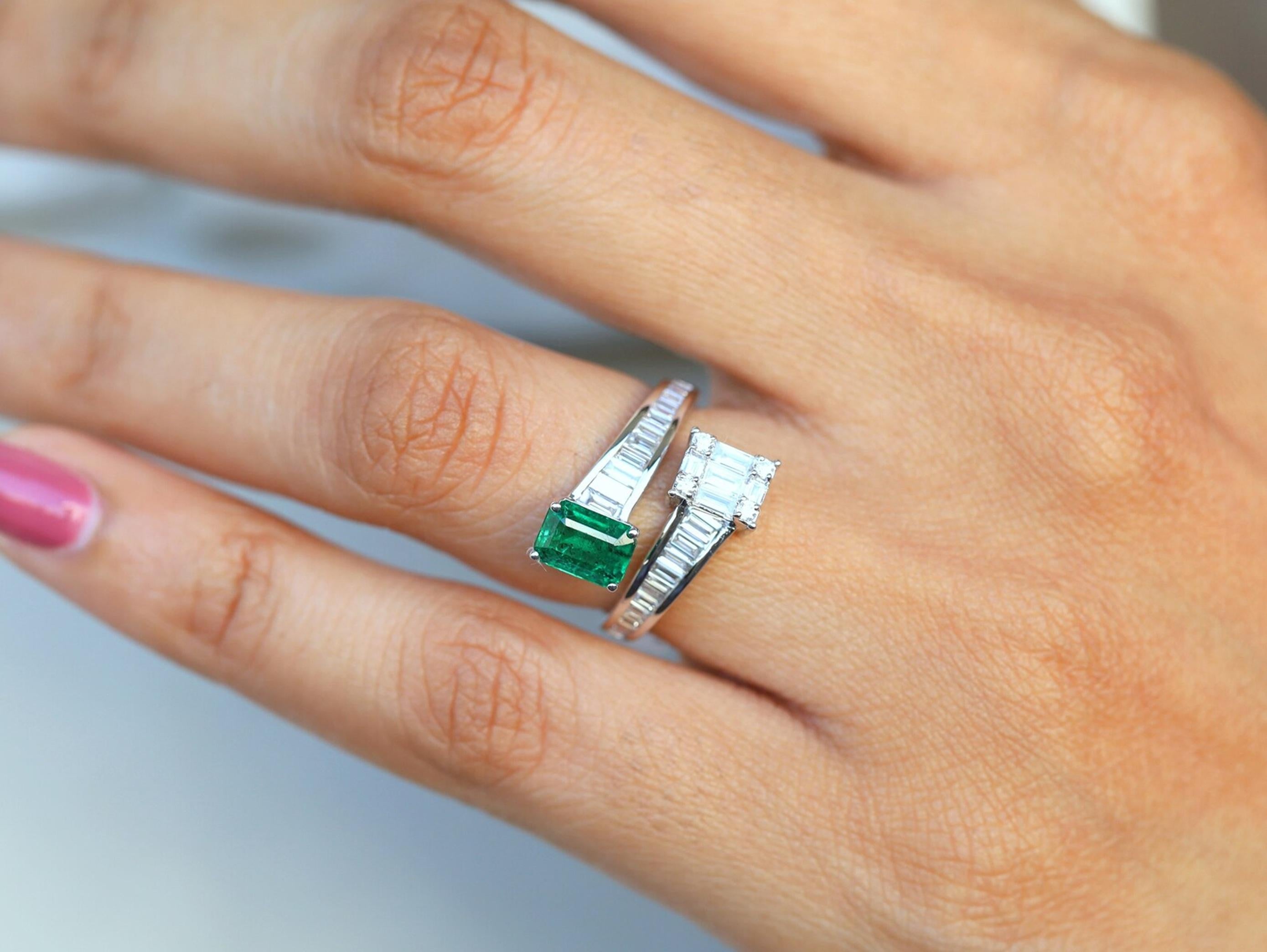 Women's 1ct Natural Emerald and Baguette Diamond Dual Stone Adjustable Ring in 18K Gold For Sale