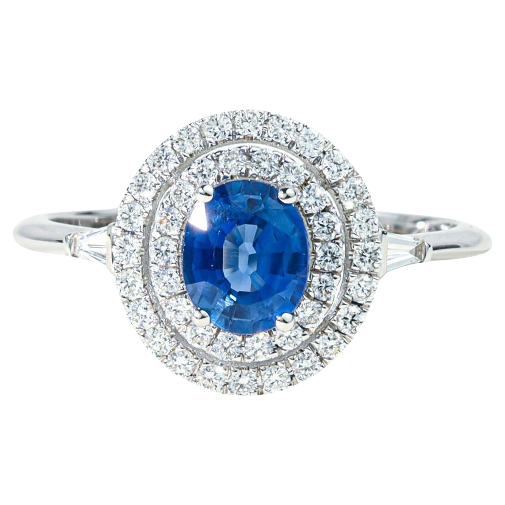 Zafiro Azul Ovalado Diamante Doble Halo Anillo de Compromiso de Cóctel en Oro Blanco