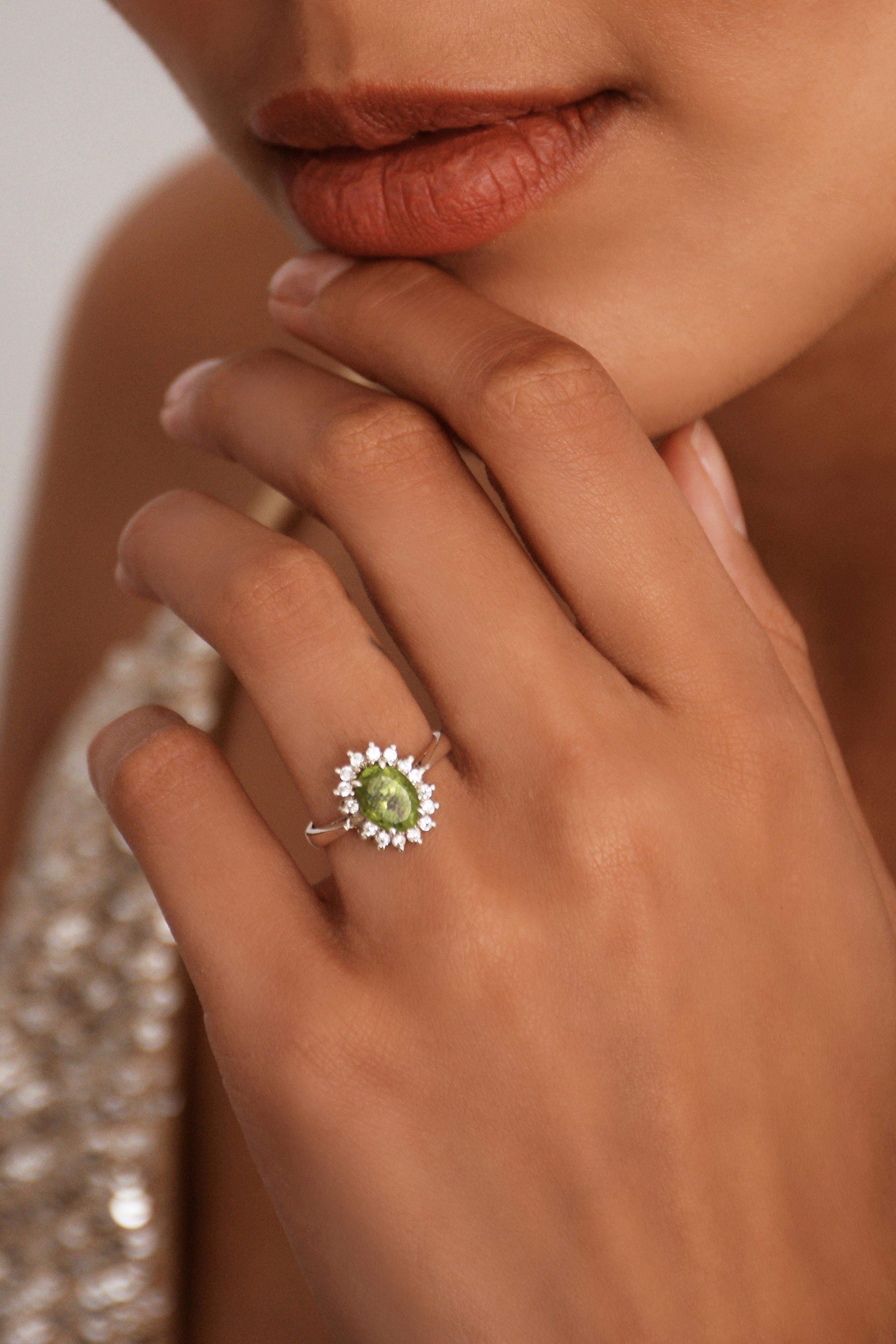 
Introducing our 1ct Oval Mint Peridot Platinum Silver Ring, a stunning piece that exudes elegance and sophistication. This ring features a mesmerizing 1ct Oval Mint Peridot at its center, known for its captivating green hue and exceptional