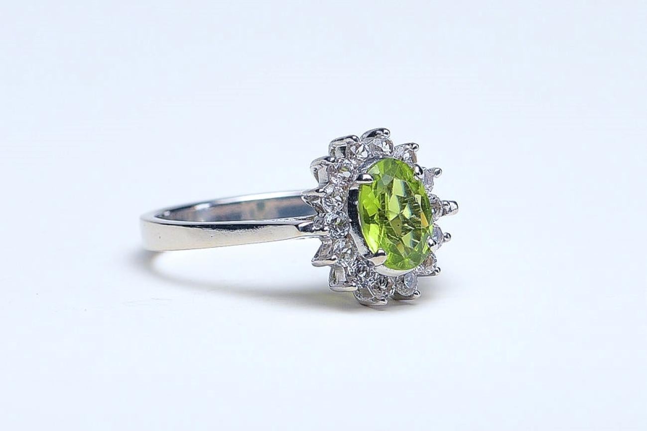 Oval Cut 1ct Oval Mint Green Peridot Platinum Silver Ring For Sale