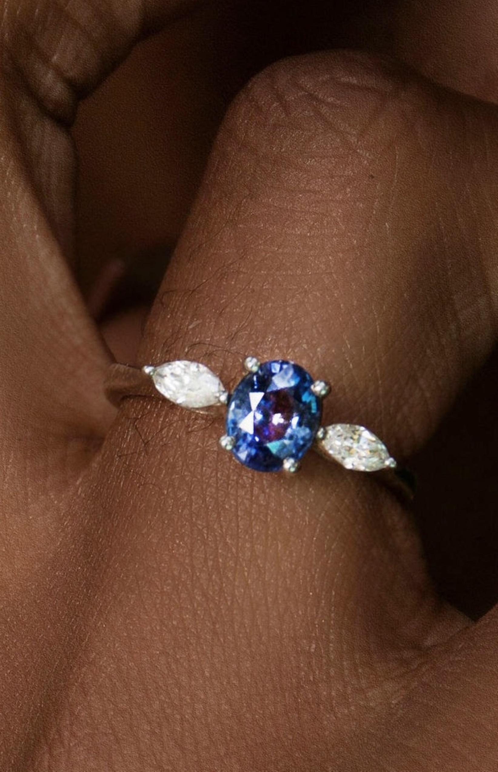 Platinring, 1 Karat ovaler natürlicher blauer Saphir und Diamant im Zustand „Neu“ im Angebot in Lanham, MD
