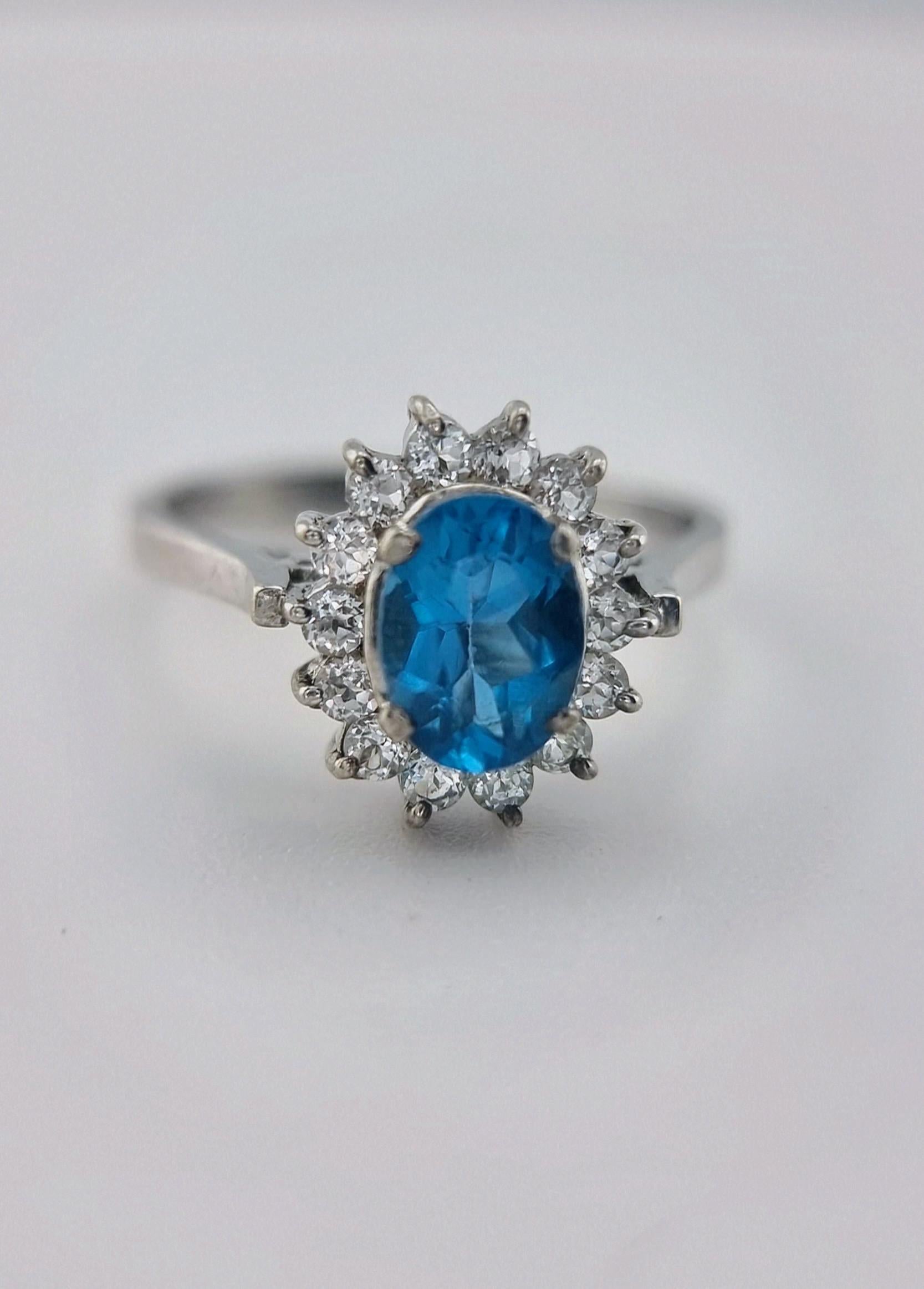 Anello in argento platino con topazio blu naturale ovale da 1 carato in vendita 2