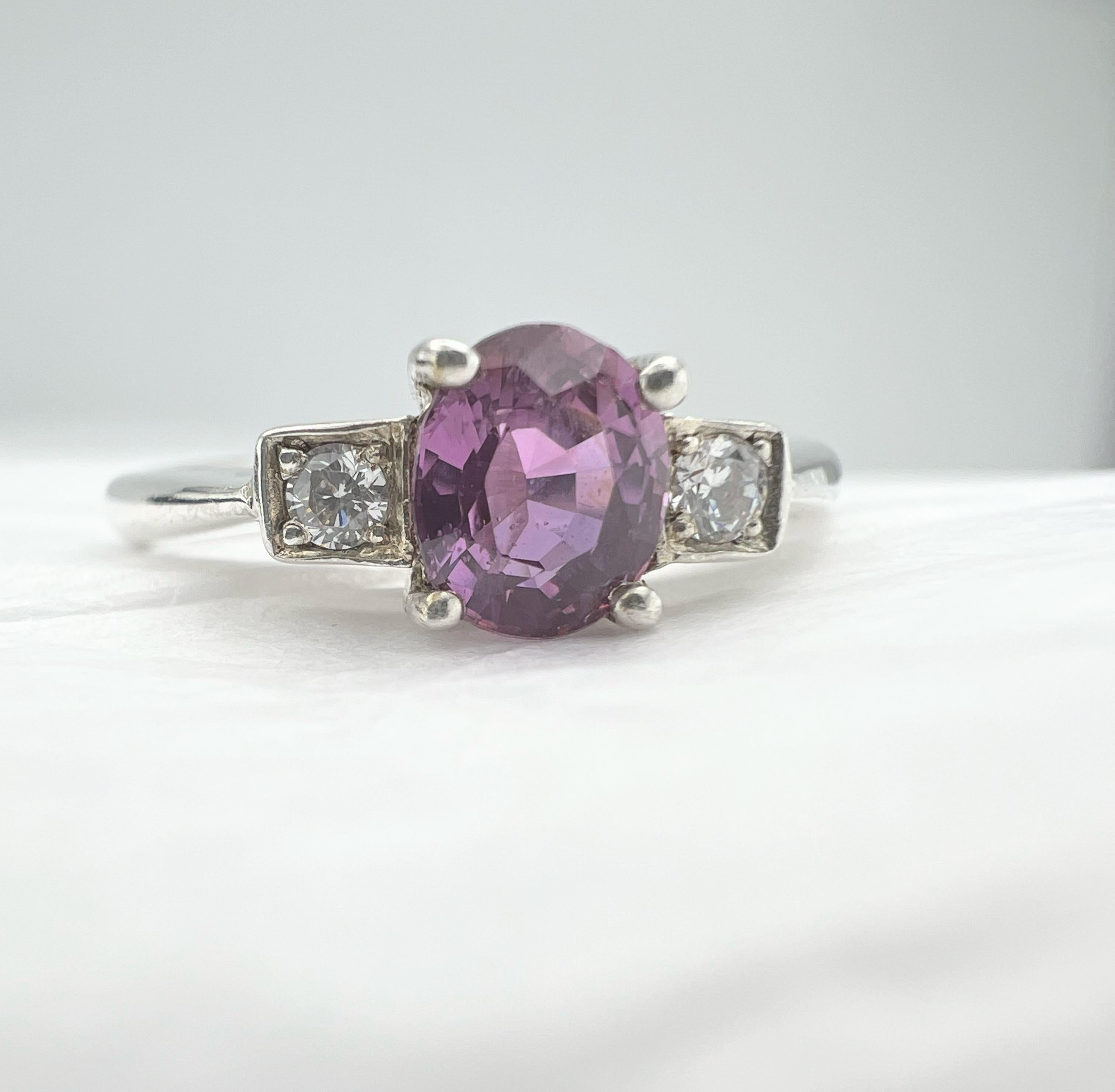 1ct Oval-Cut Natural Pink Sapphire Ring with Zircon Accents In New Condition For Sale In Lanham, MD