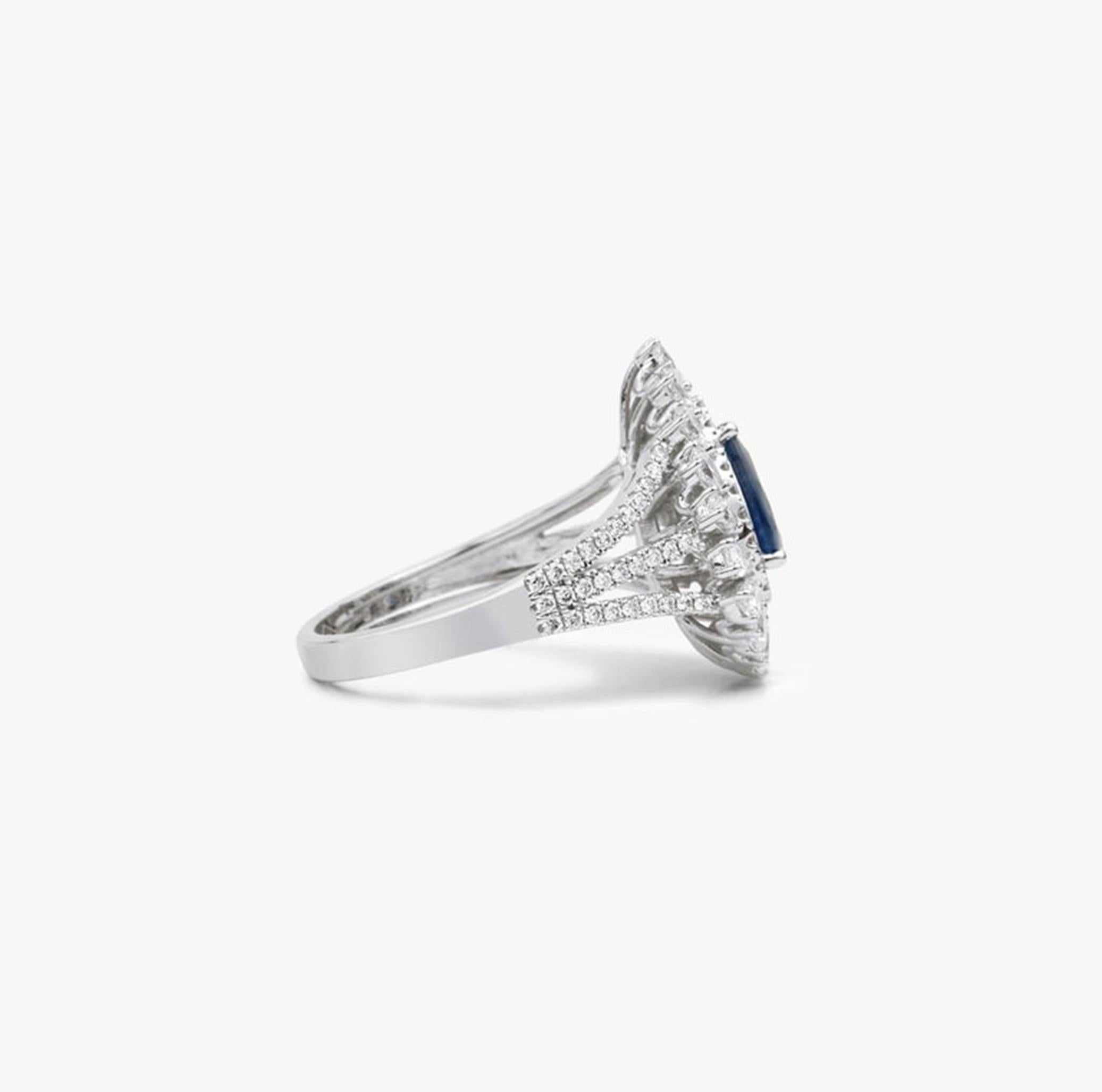 Bague de fiançailles pour elle : saphir bleu poire, diamant, double halo. en vente 3