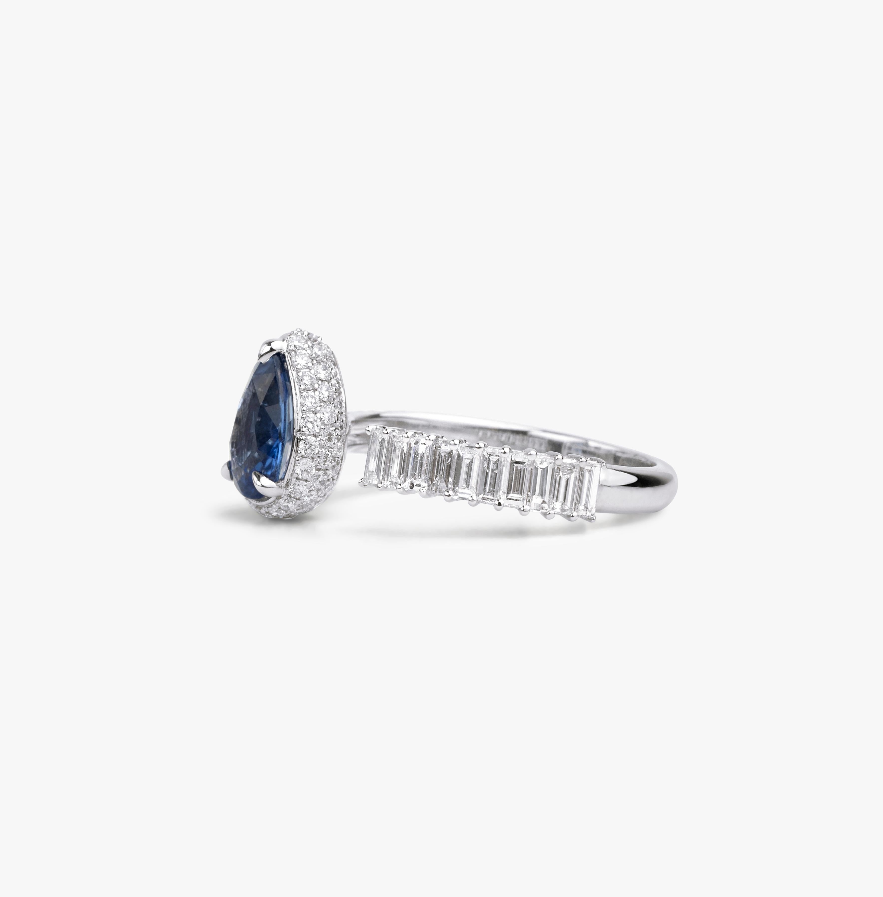Anillo de compromiso con halo abierto de diamantes y zafiro azul talla pera de 1 ct en oro blanco de 18 quilates Corte pera en venta