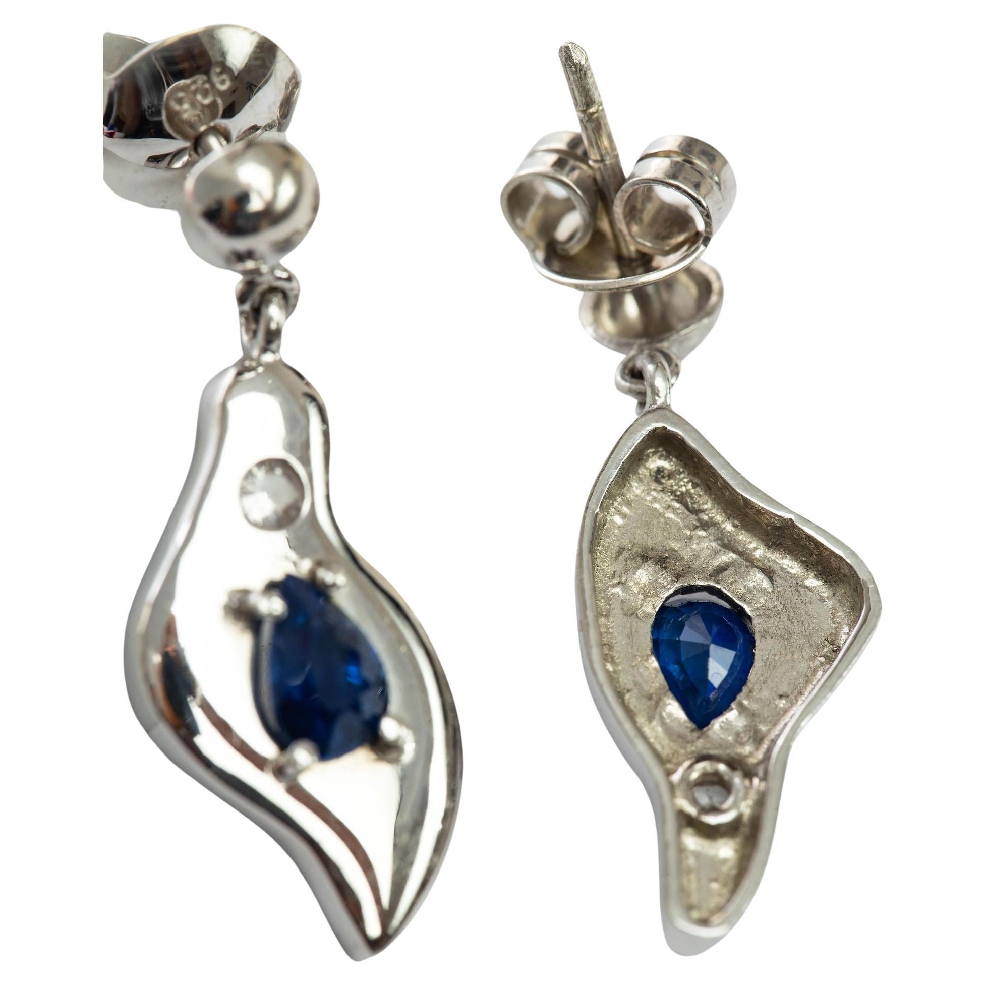 Artisan Boucles d'oreilles feuilles en saphir bleu taillé en poire de 1ct en vente