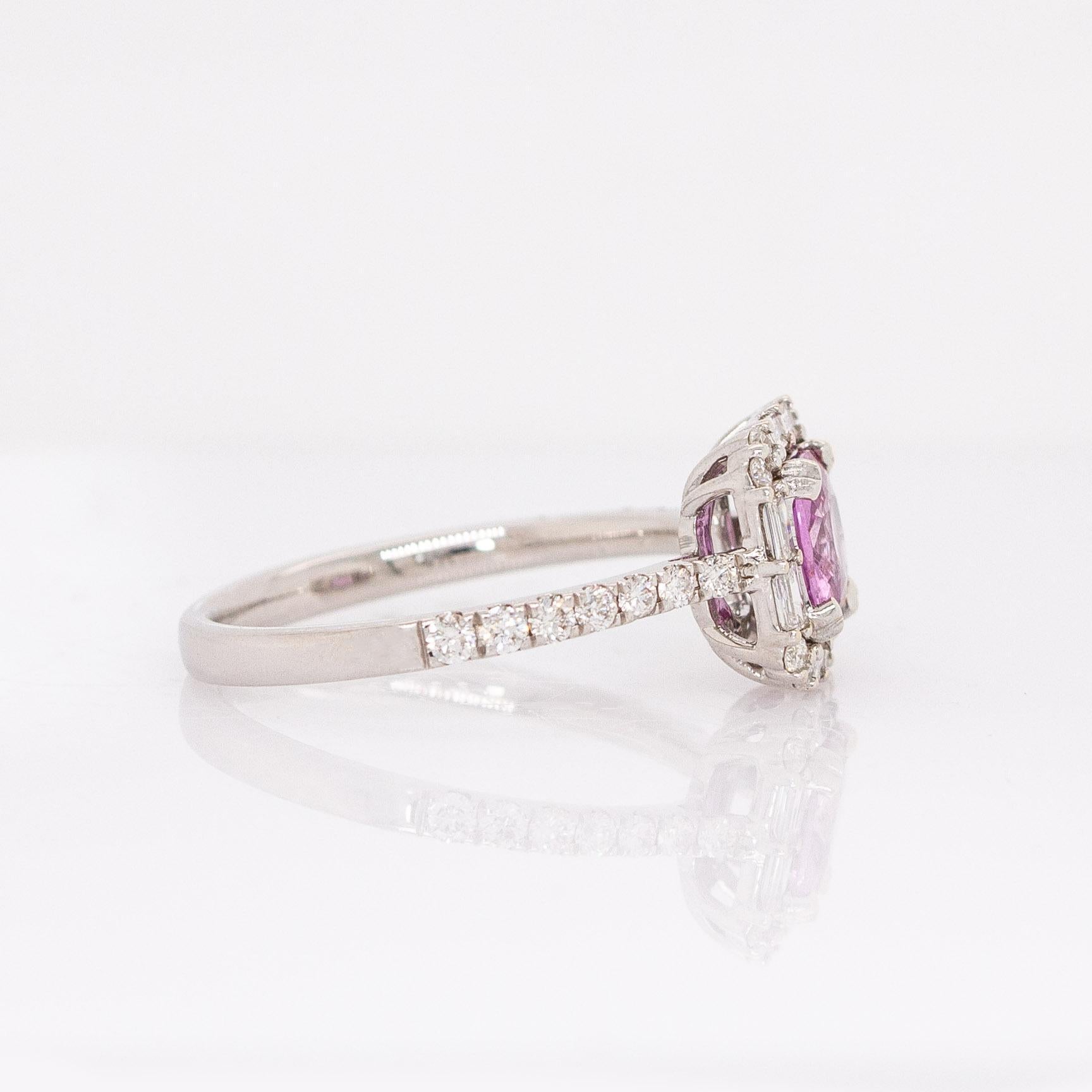 Anello con zaffiro rosa da 1 centesimo e diamante naturale aureolato: oro bianco massiccio 14 carati  6mm In condizioni Nuovo in vendita a Columbus, OH