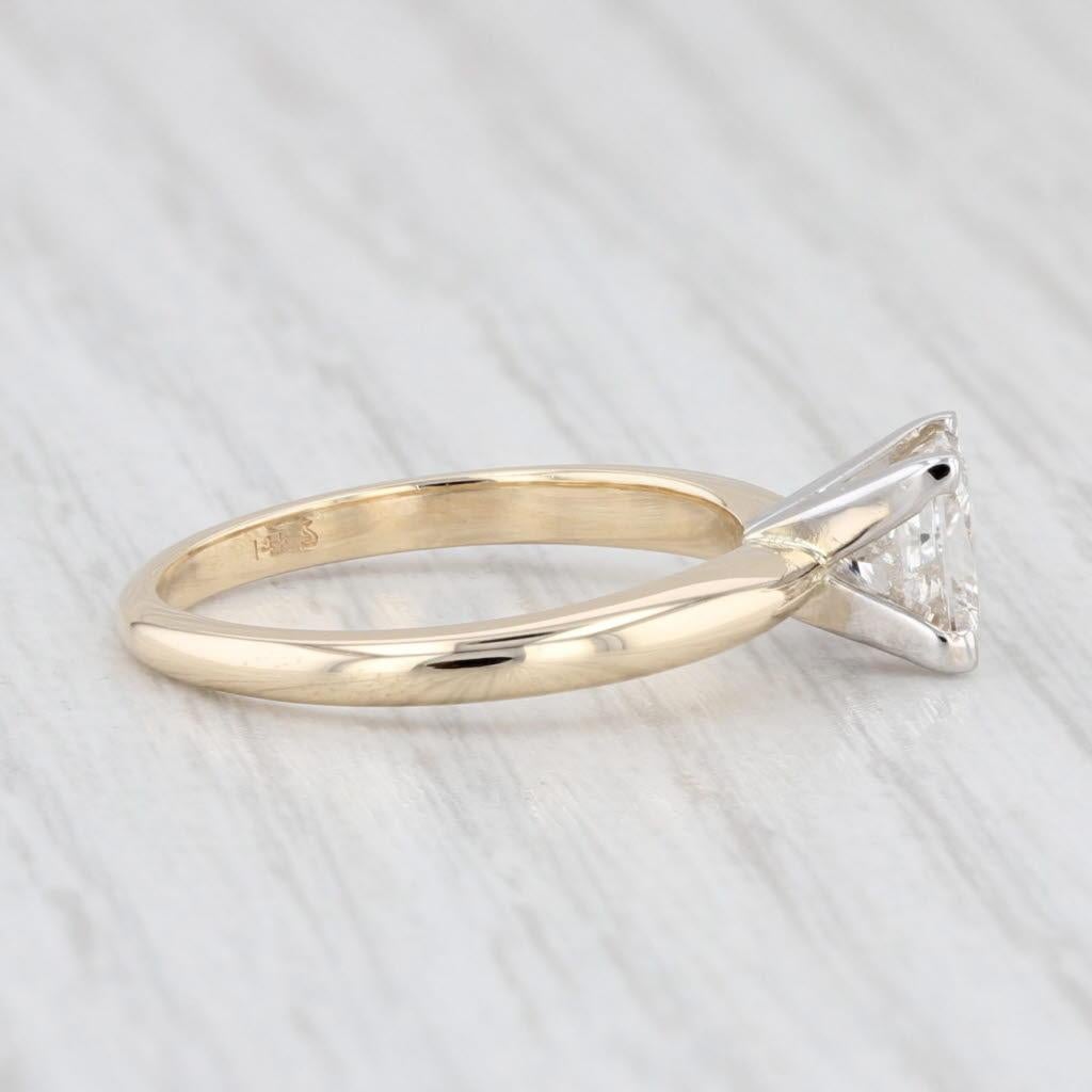 Informations sur les pierres précieuses :
- Diamant naturel -
Carats - 1ct (5,75 x 5,3 mm) 
Coupe - Princesse
Couleur - I
Clarté - I1 

Métal : or jaune 14k, pinces en or blanc
Poids : 3,1 grammes 
Timbres : 14k
Hauteur de la face : 6.5 mm 
Hauteur