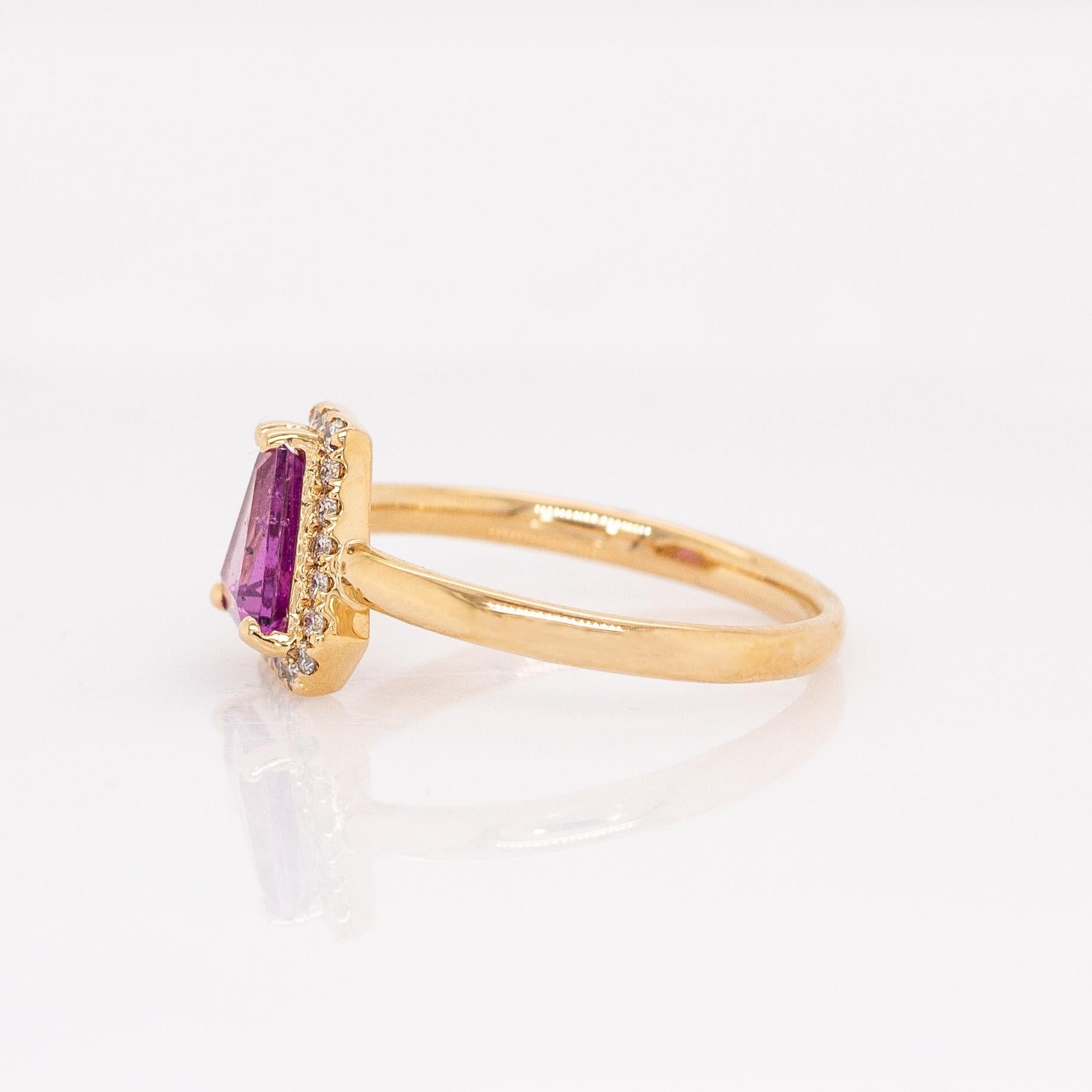 Anello con zaffiro viola 1ct e accenti di diamante Nature: Oro massiccio 14k, 8x7mm In condizioni Nuovo in vendita a Columbus, OH