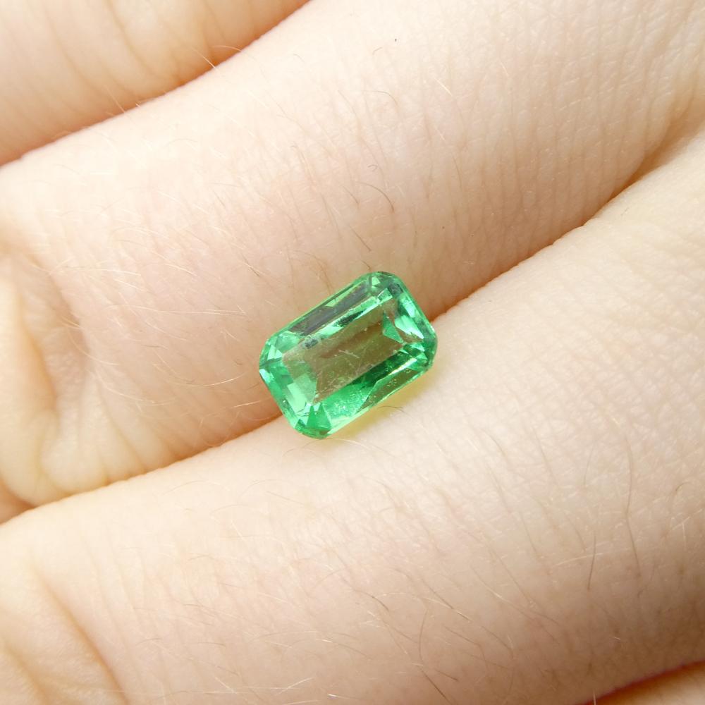 1ct Rectangular Cushion Green Emerald from Colombia For Sale 7