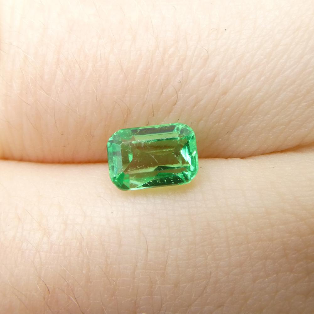 1ct Rectangular Cushion Green Emerald from Colombia For Sale 8