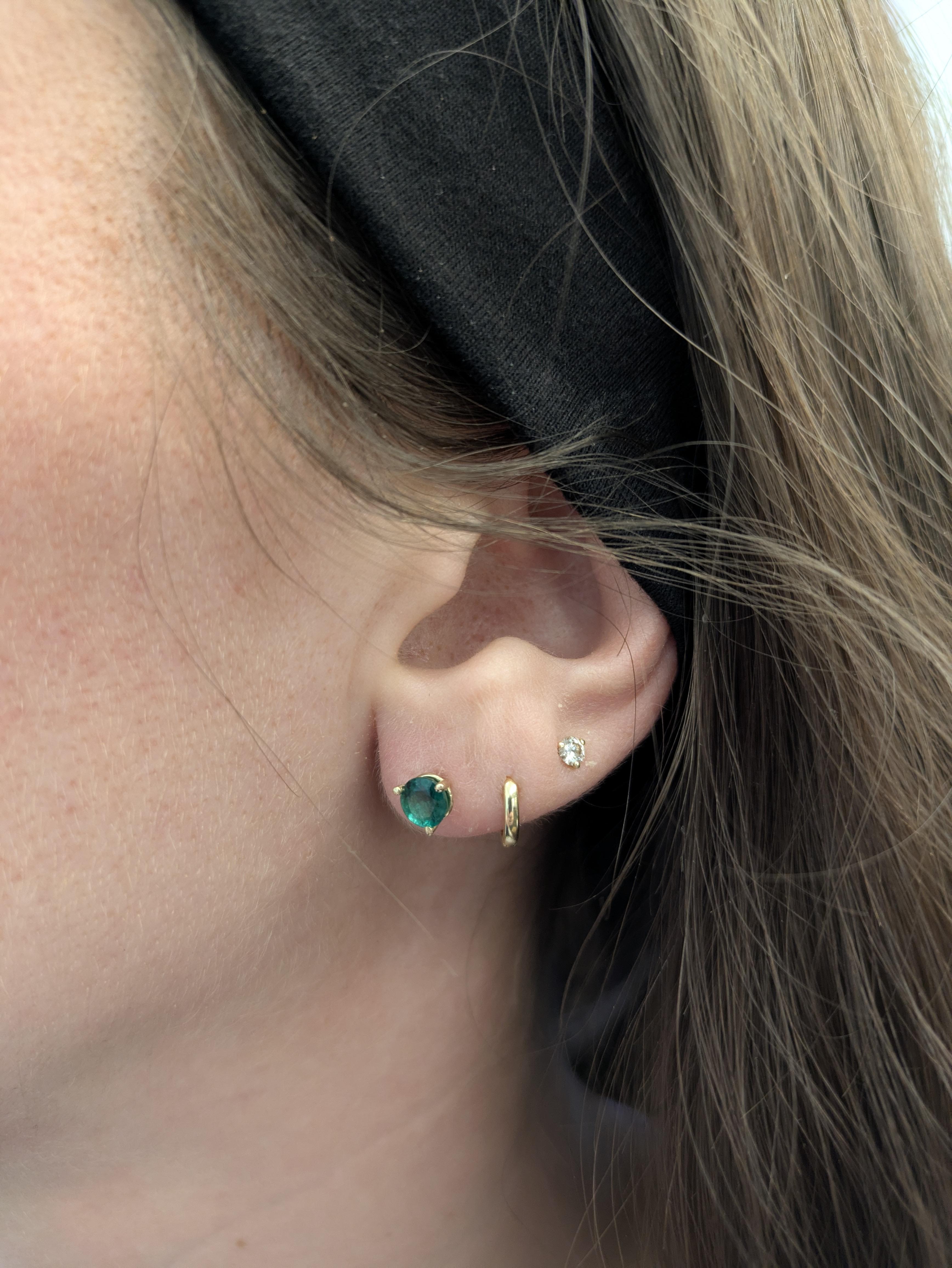 Borchie solitarie con smeraldo Martini Zambian di 5 mm in oro massiccio 14 carati In condizioni Nuovo in vendita a Columbus, OH