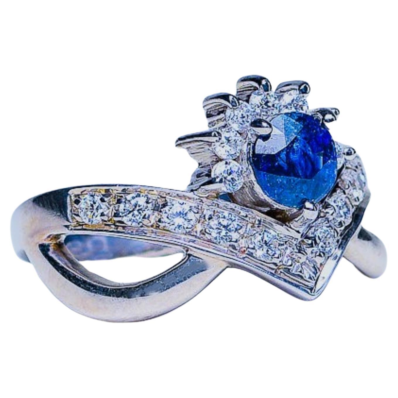 Modern 1ct Round Cut Natural Untreated Blue Sapphire Cluster Ring For Sale