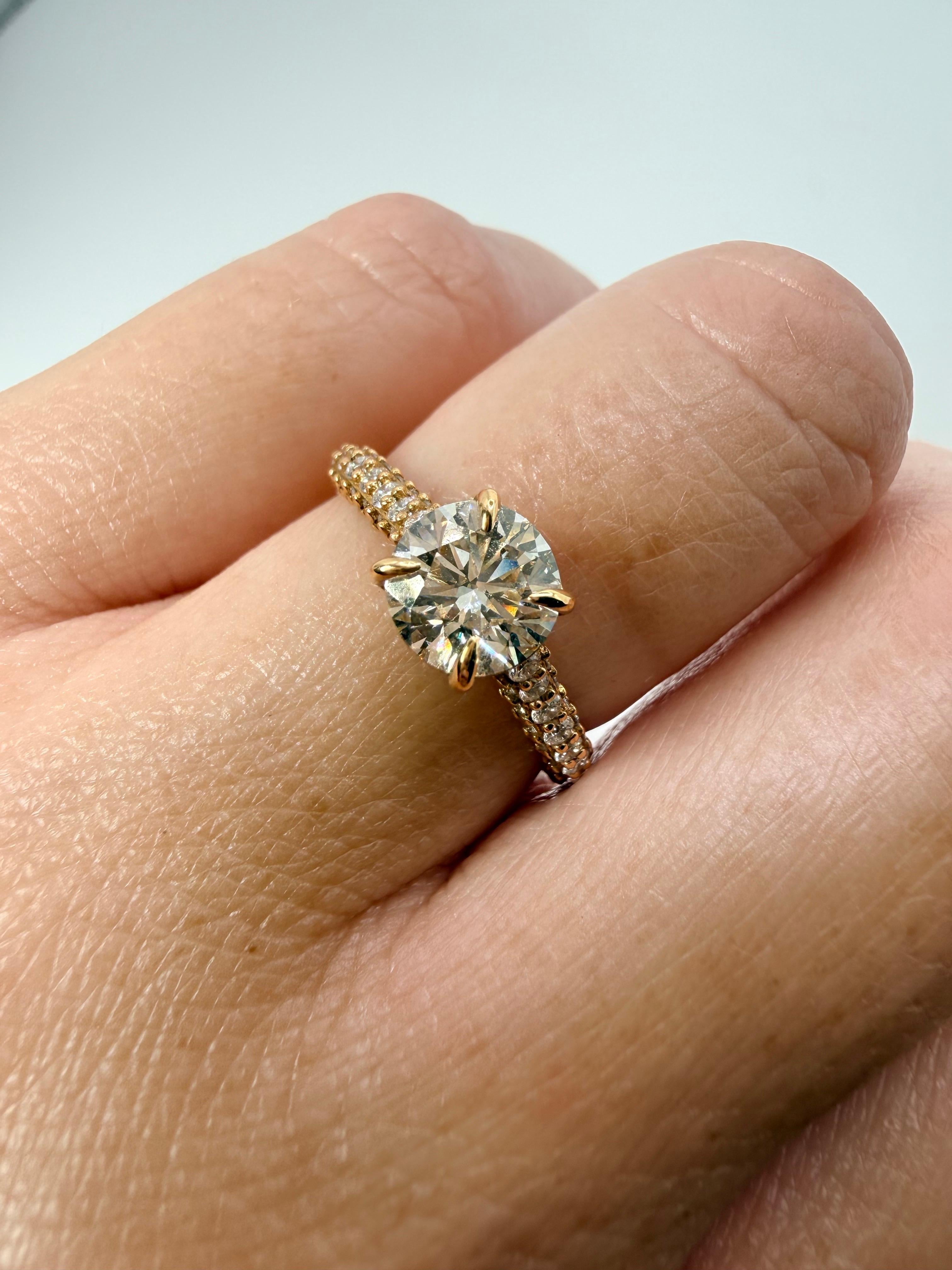 Bague de fiançailles en or jaune 18KT sertie d'un diamant rond de 1ct Neuf - En vente à Jupiter, FL